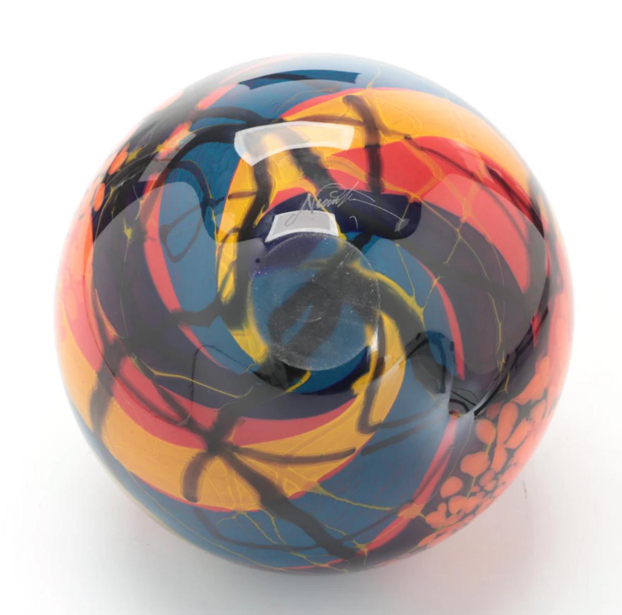 Fin du 20e siècle loan Nemtoi (romain, né en 1964), vase et vitrine en verre d'art soufflé à la main en vente