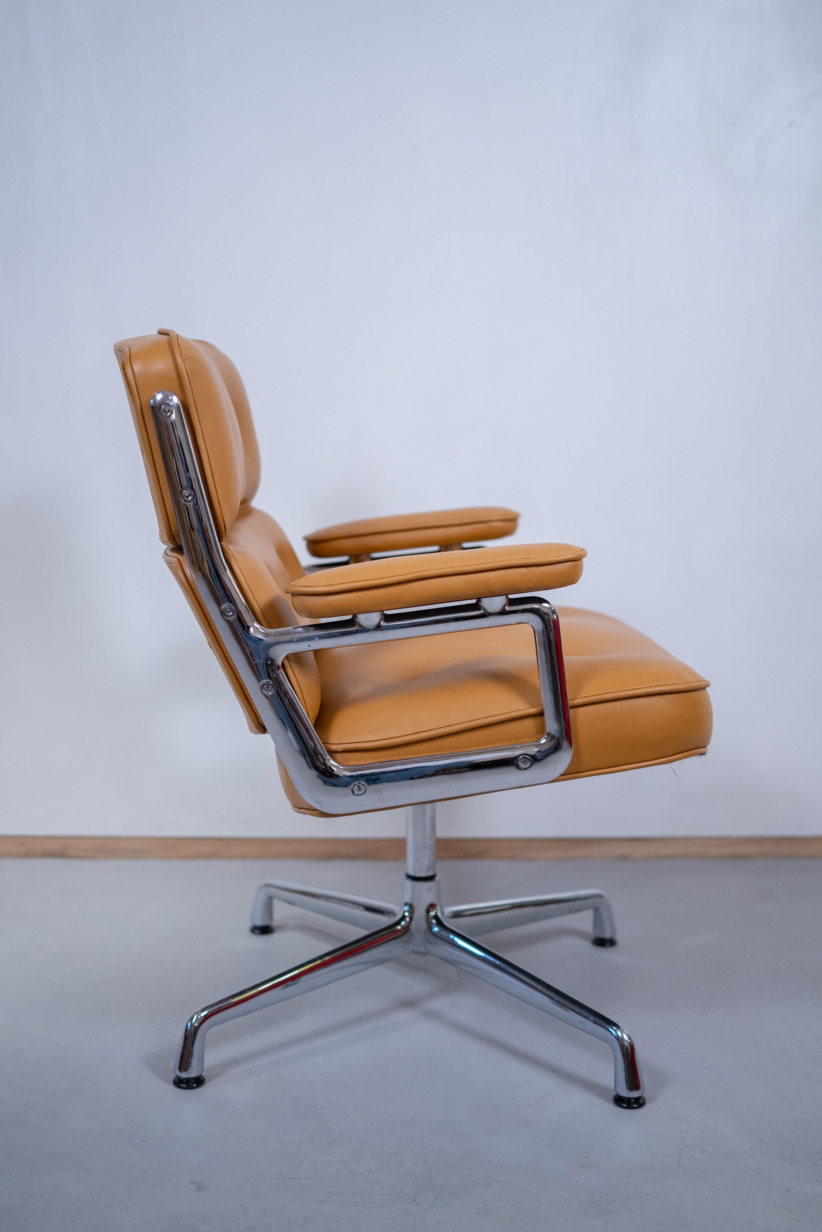 eames lobby chair