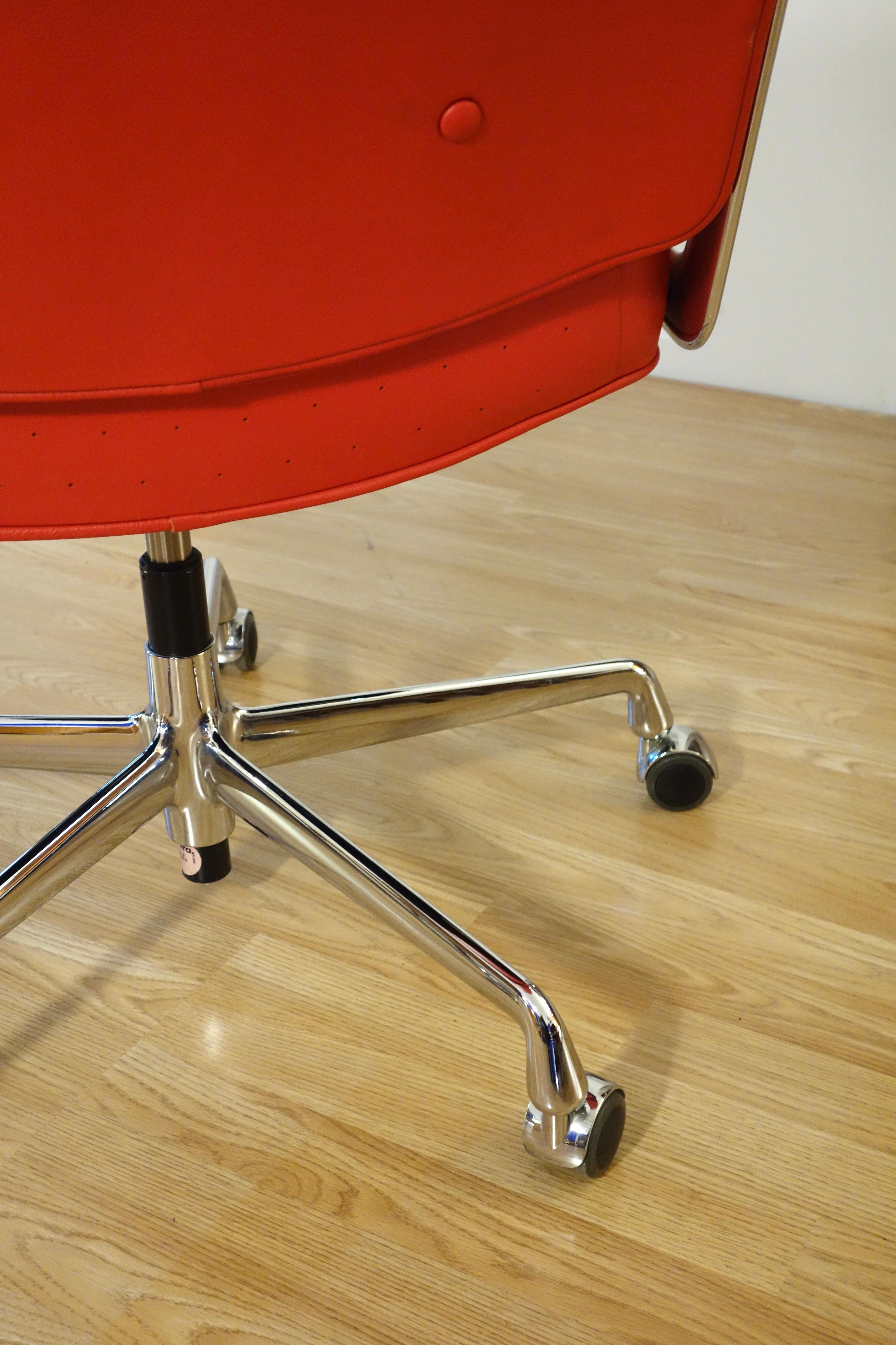 Lobby Chair ES104 Office Armchair by Charles and Ray Eames for Vitra 2014 1
