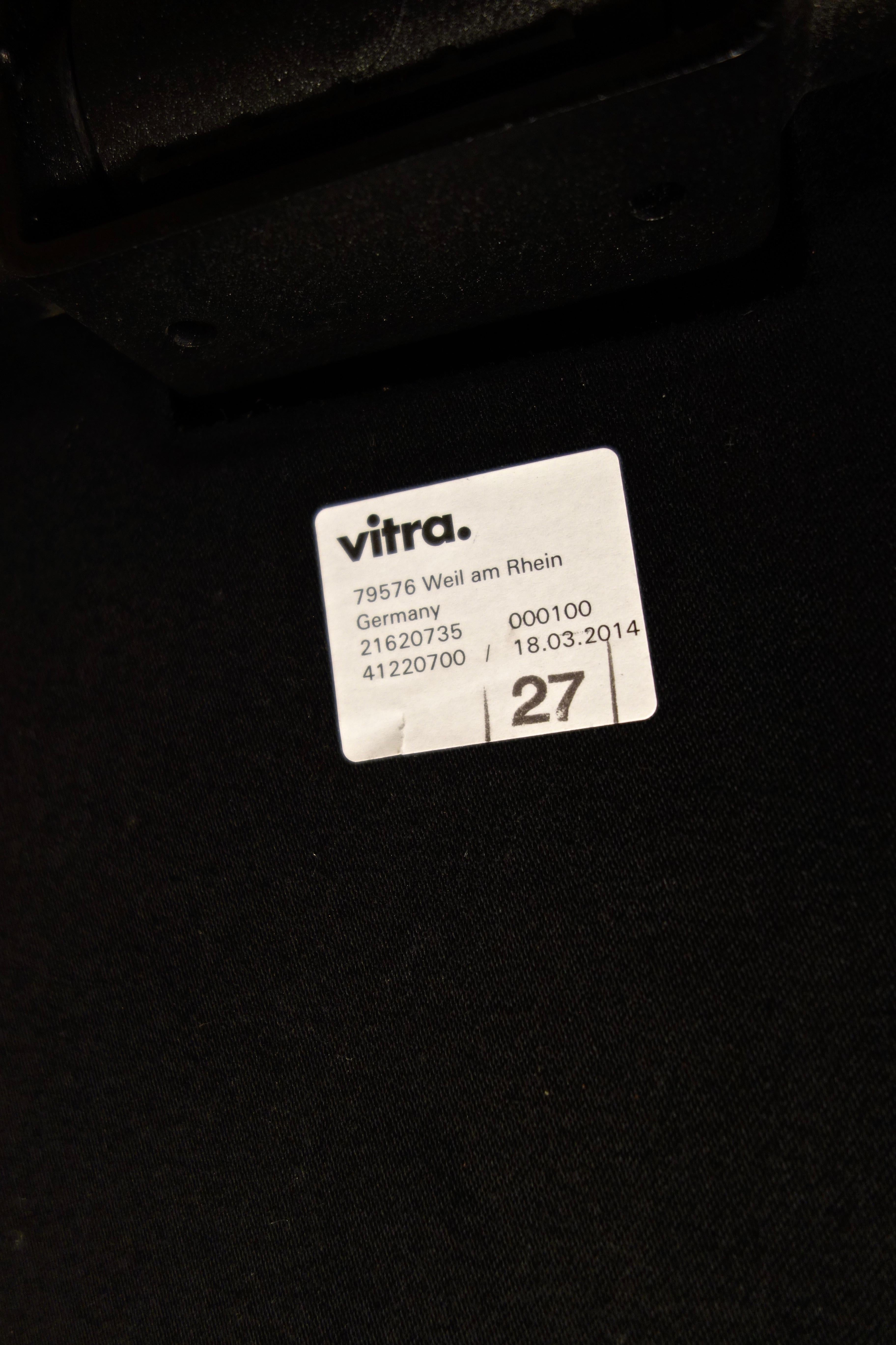 Lobby Chair ES104 Office Armchair by Charles and Ray Eames for Vitra 2014 2
