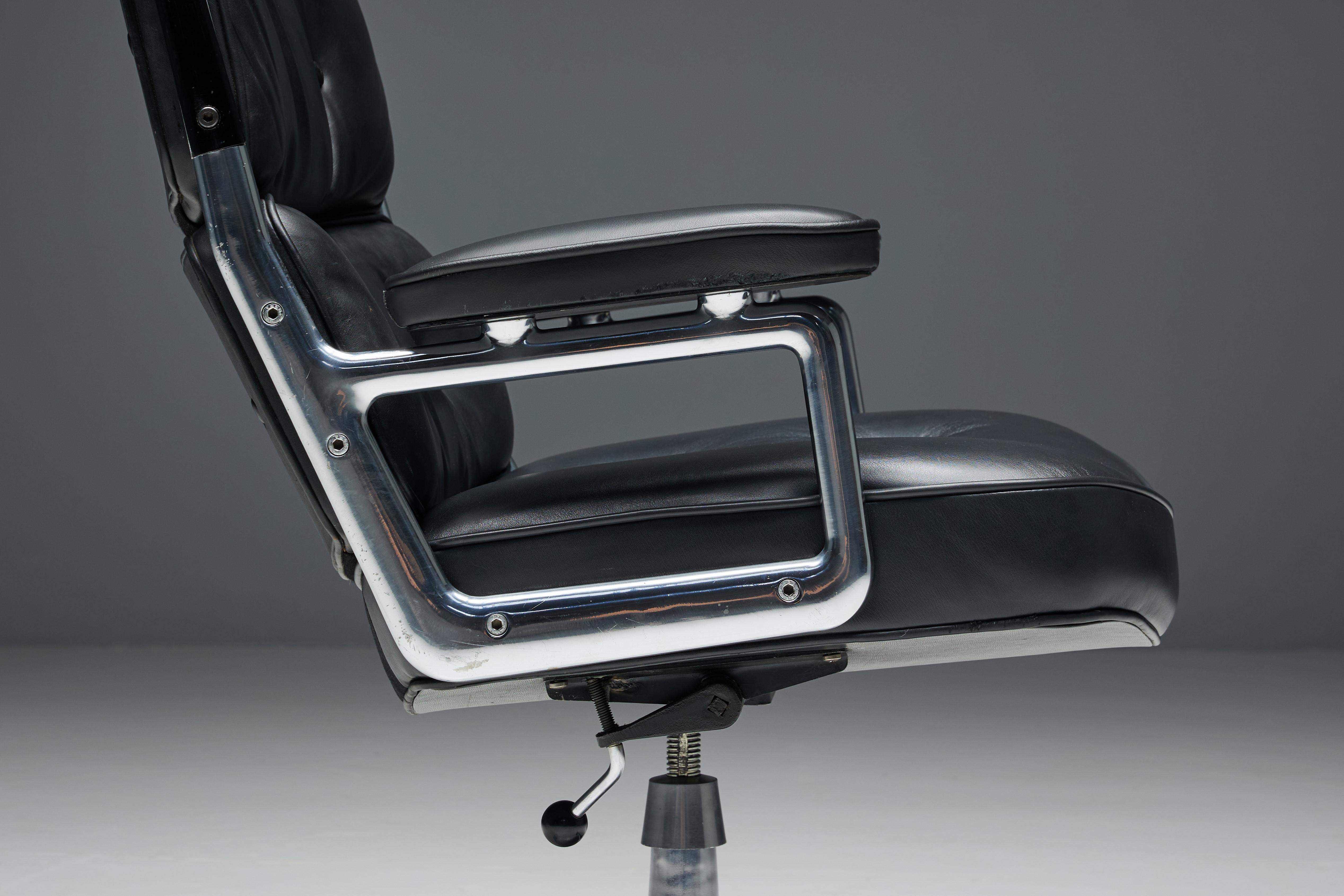 Lobby Desk Chair ES104 by Charles & Ray Eames for Herman Miller, USA, 1960s For Sale 1