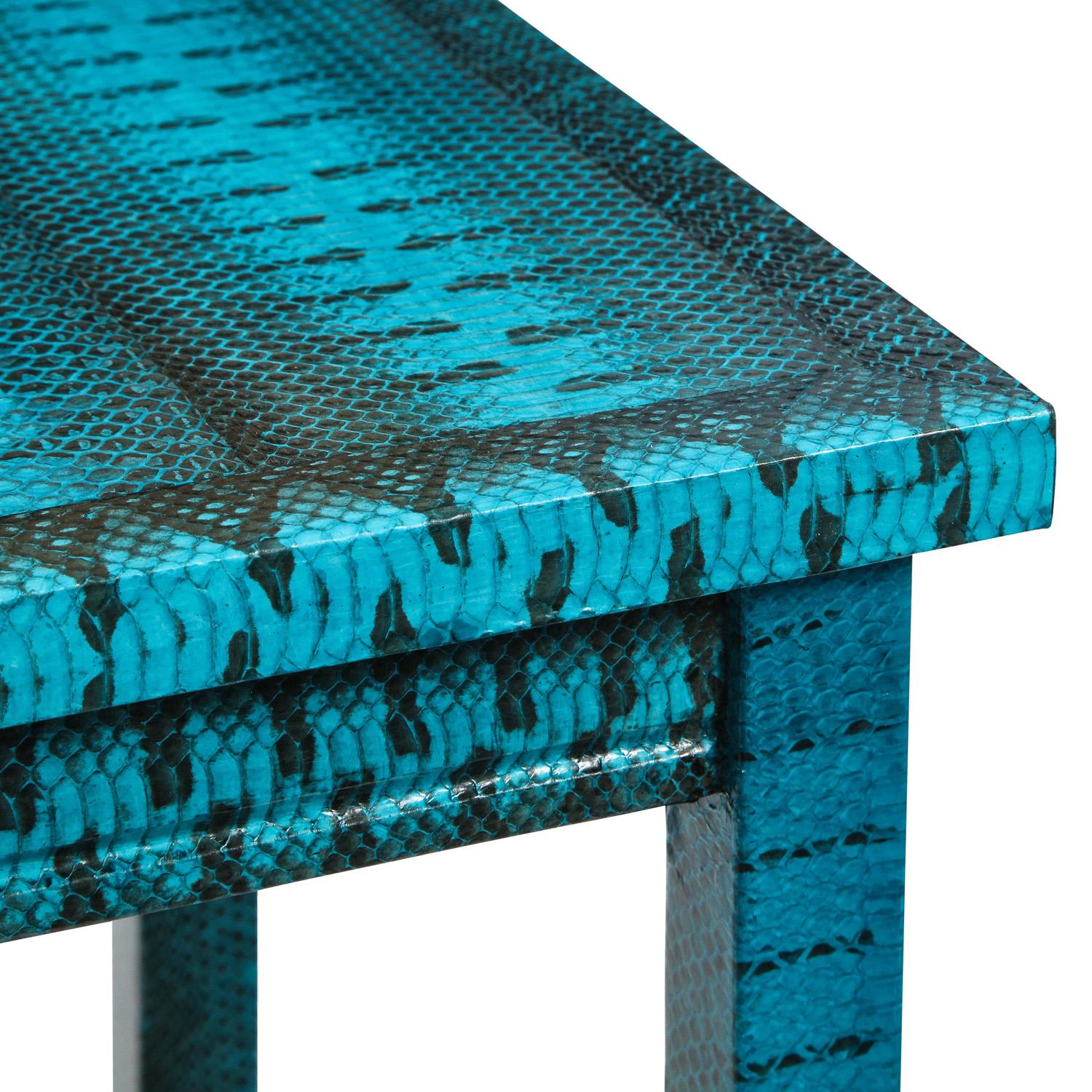 Américain Table d'appoint Lobel Originals à 2 niveaux en peau de serpent bleu exotique, neuve en vente