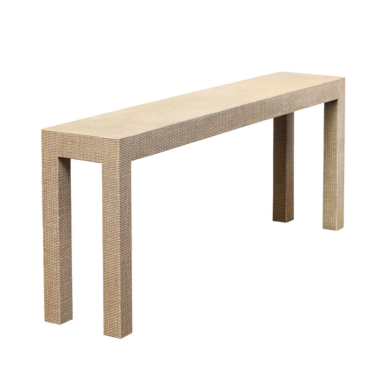 Table console sur mesure à pieds carrés, recouverte d'un lourd lin quadrillé et d'une laque deux tons - conçue par Evan Lobel pour Lobel Originals. Il peut être fabriqué sur commande dans n'importe quelle taille. Il peut également être réalisé sous