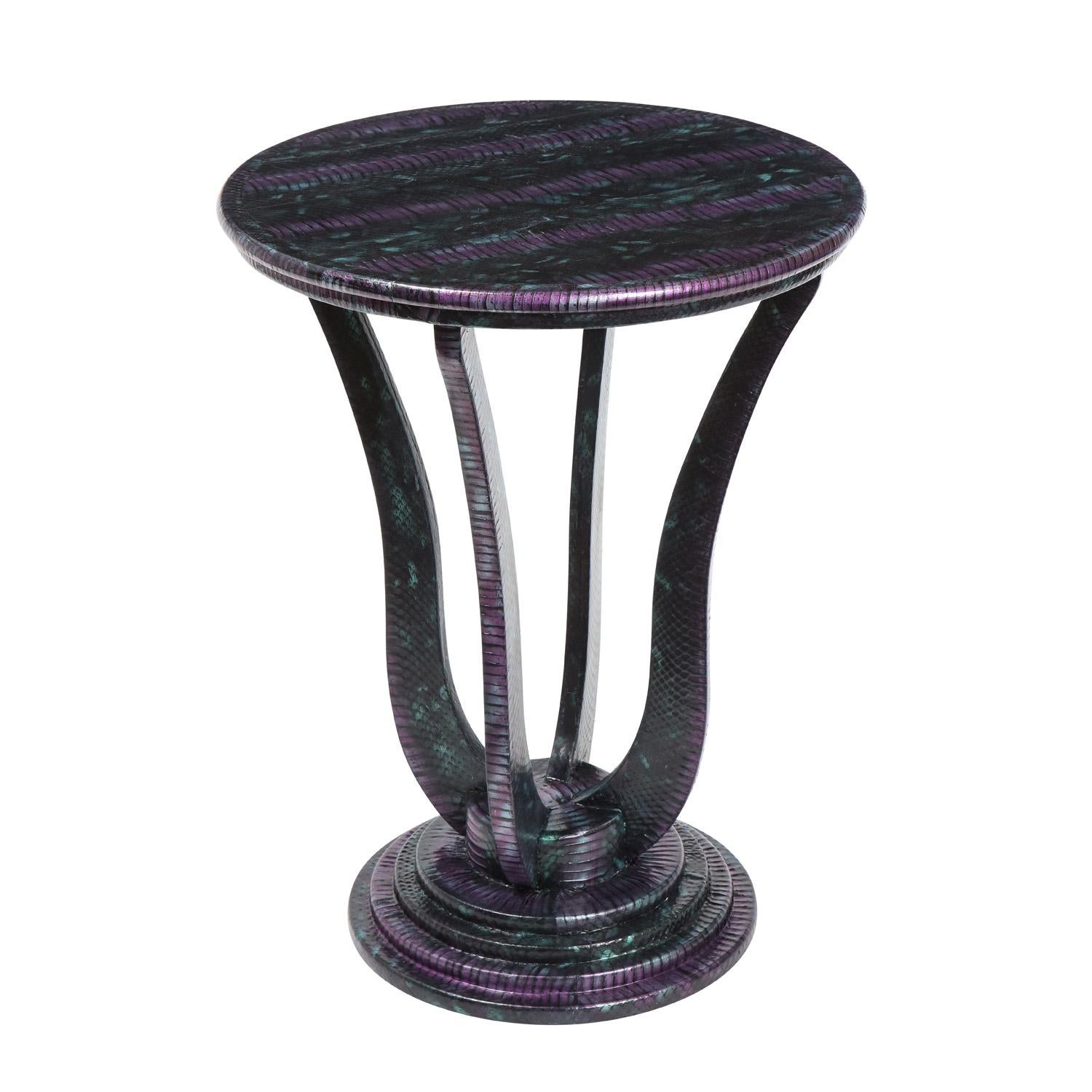 Table d'appoint sur piédestal Lobel Originals en peau de serpent exotique « Nouveau » en vente