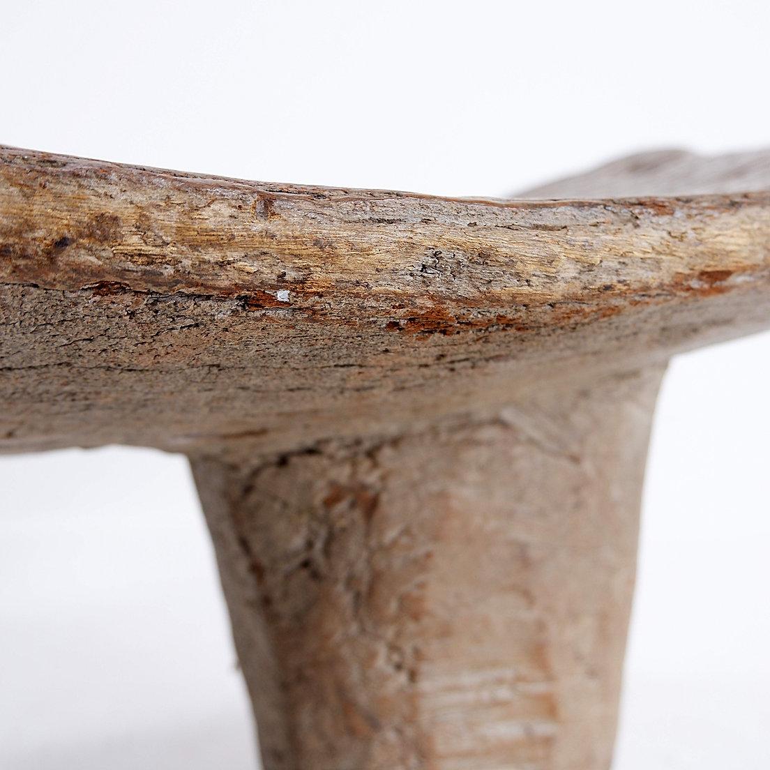Sculpté à la main Lobi, tabouret tripode africain en bois du Burkina Faso en vente