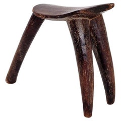 Tabouret africain en bois tripode "Lobi" du Burkina Faso