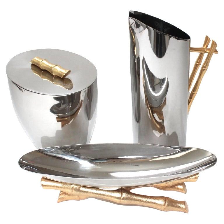 Dieses stilvolle und elegante dreiteilige Barren-Set aus handgeschmiedetem Edelstahl und 24-karätiger Vergoldung von L'Objet setzt mit seiner Form und seinen Oberflächen ein eindeutiges Zeichen.

