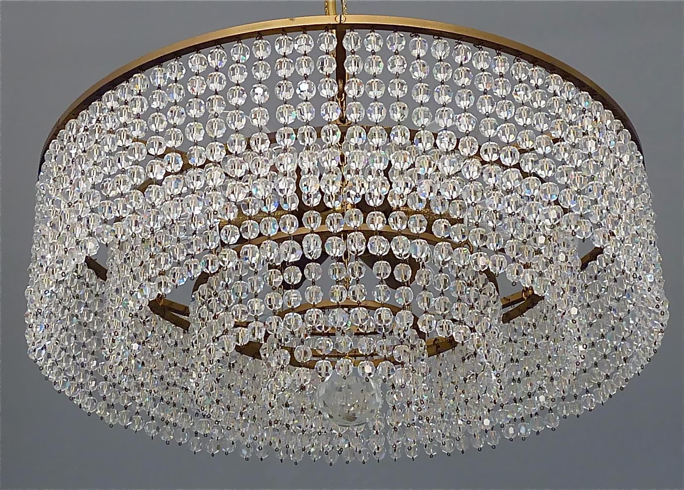 Lobmeyr Crystal Glass String Chandelier Patinated Brass Austria 1950s, No.1 of 2 In Good Condition For Sale In Nierstein am Rhein, DE