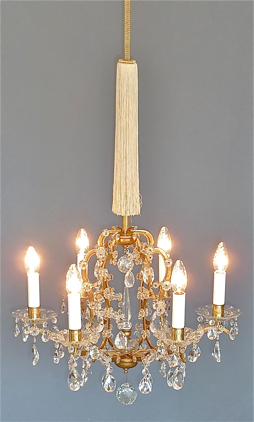 Lobmeyr Maria Theresia Stil Luster 1950er Jahre Vergoldetes Messing Facettiertes Kristallglas im Angebot 8