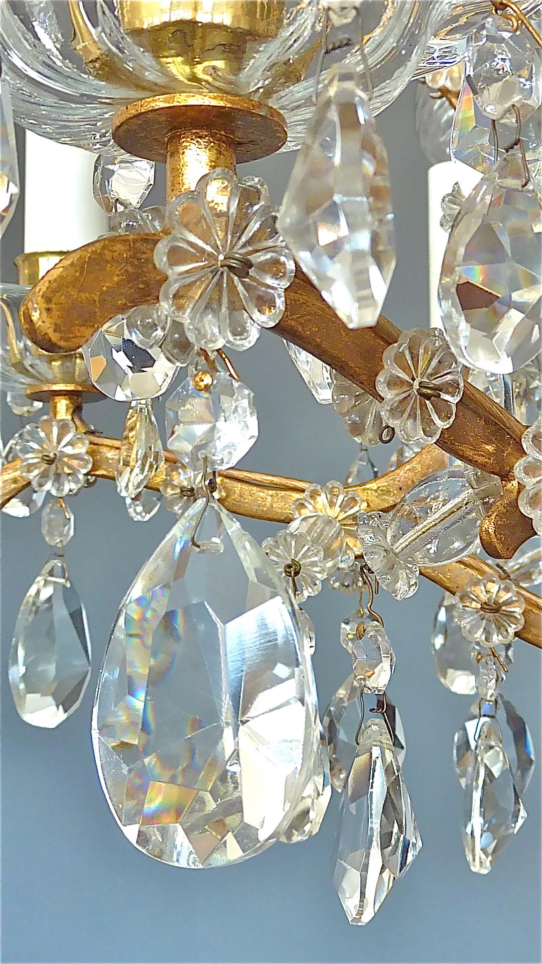 Lobmeyr Maria Theresia Stil Luster 1950er Jahre Vergoldetes Messing Facettiertes Kristallglas im Angebot 1