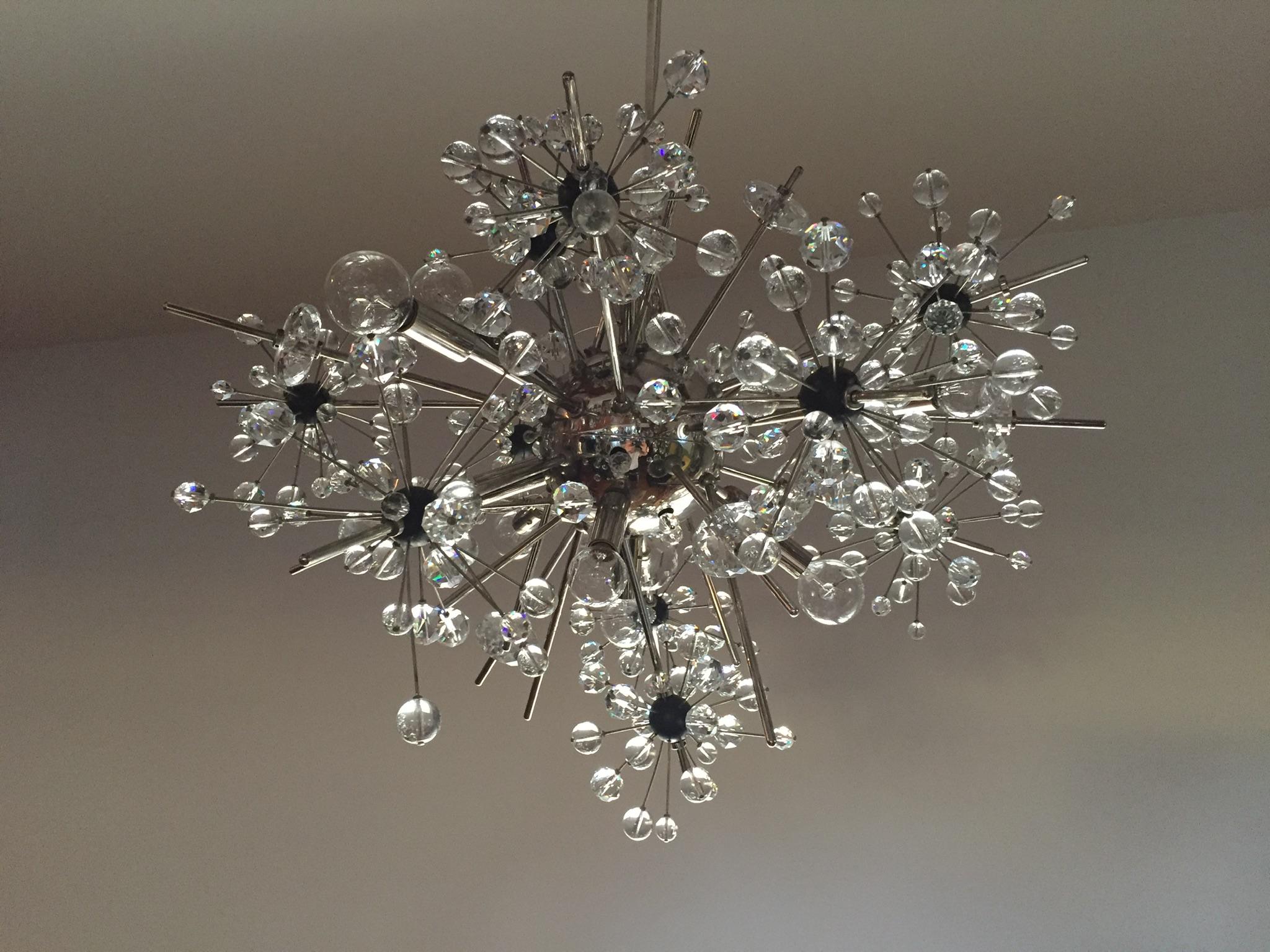 Lobmeyr Metropolitan Opera Crystal Chandelier Sputnik Design In Excellent Condition For Sale In Westport, CT