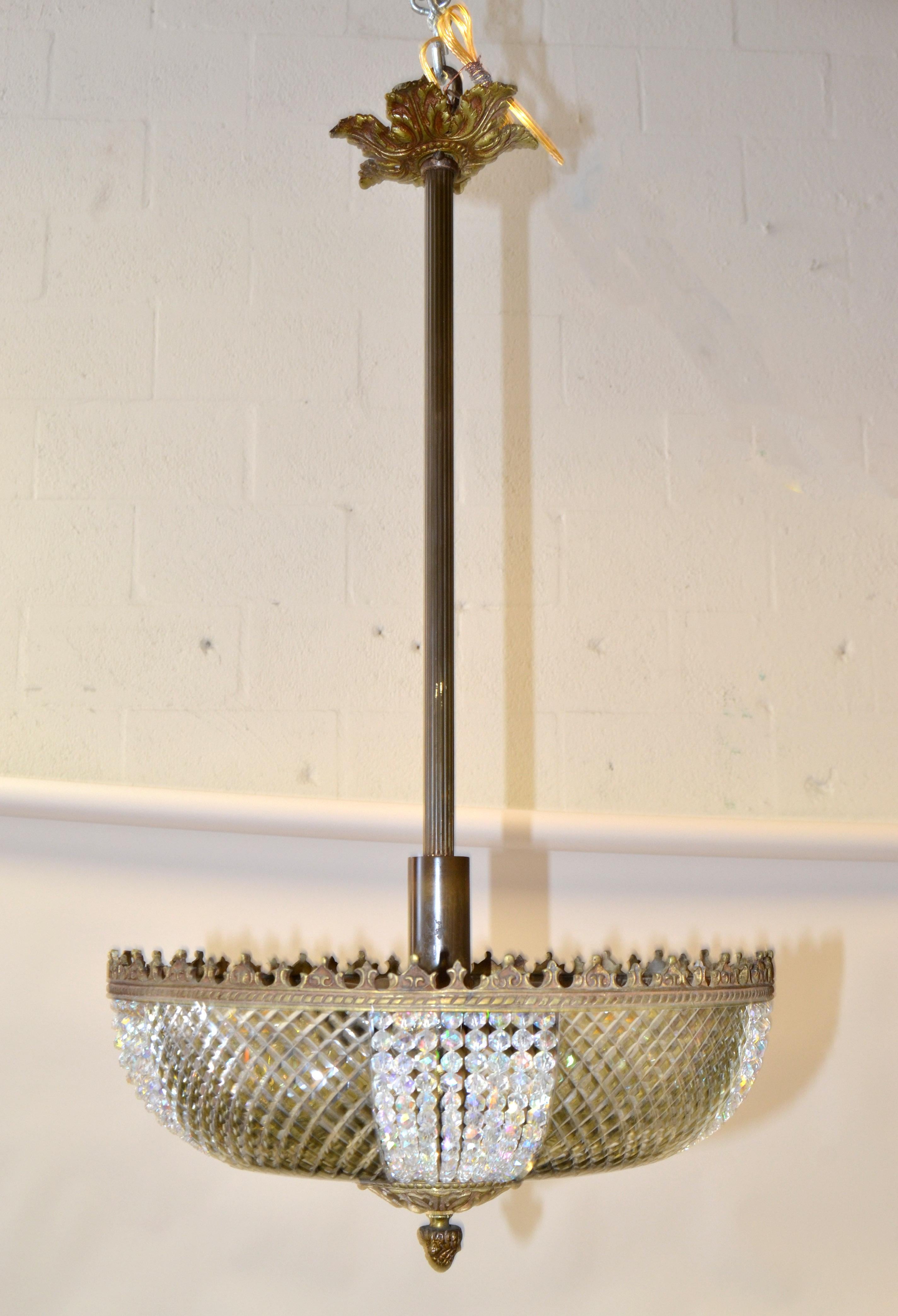 Mid-Century Modern crystal and bronze 5-light pendant light in the style of
J. L. Lobmeyr made in Austria.
All crystals are present, and the pendant Light is in original condition.
Warm aged patina to the bronze.
In working condition and it