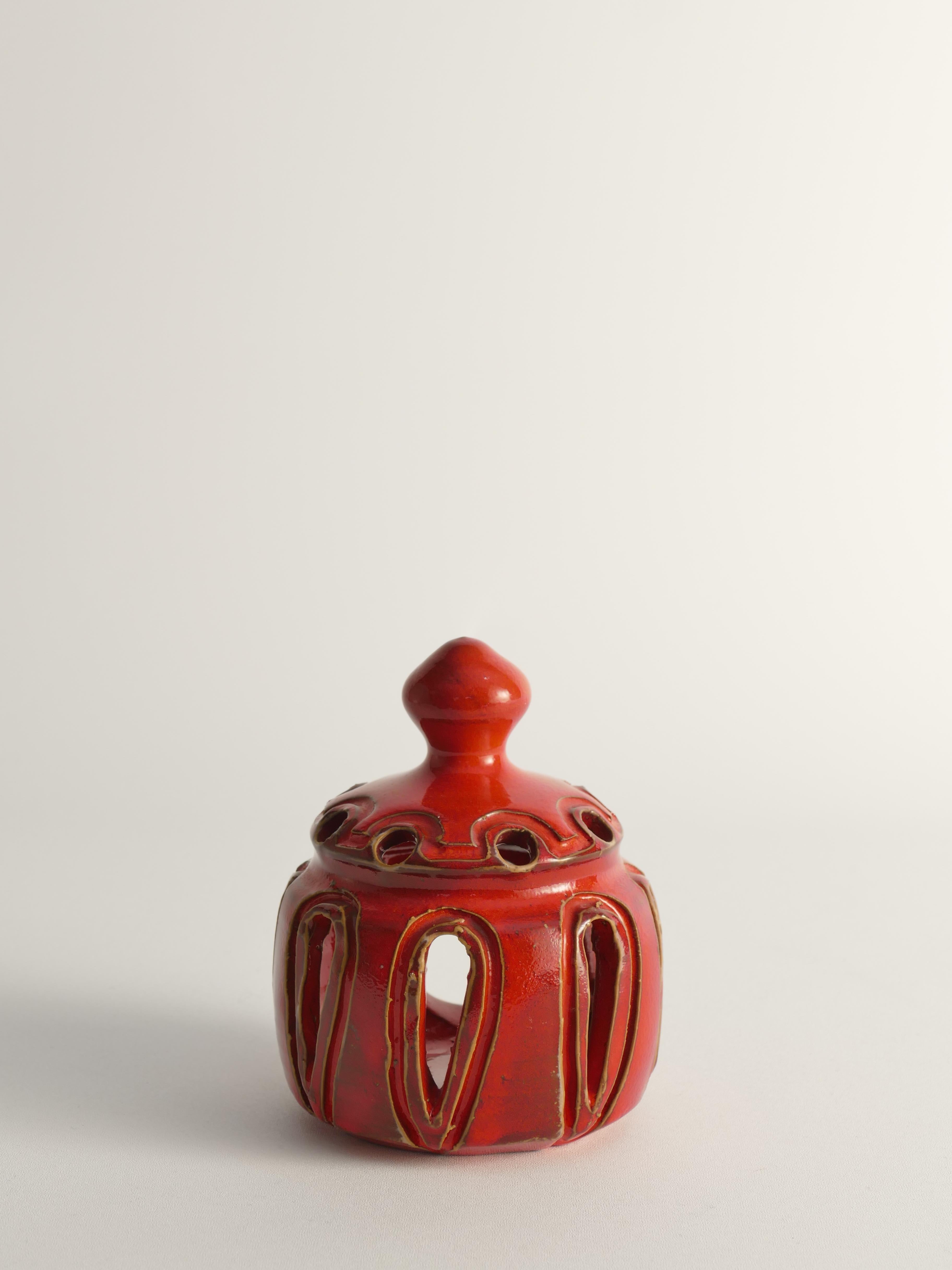 Smaltato Lampada a candela in ceramica fatta a mano Lobster Red, di  Barbro Sundelin per Basun Keramik in vendita
