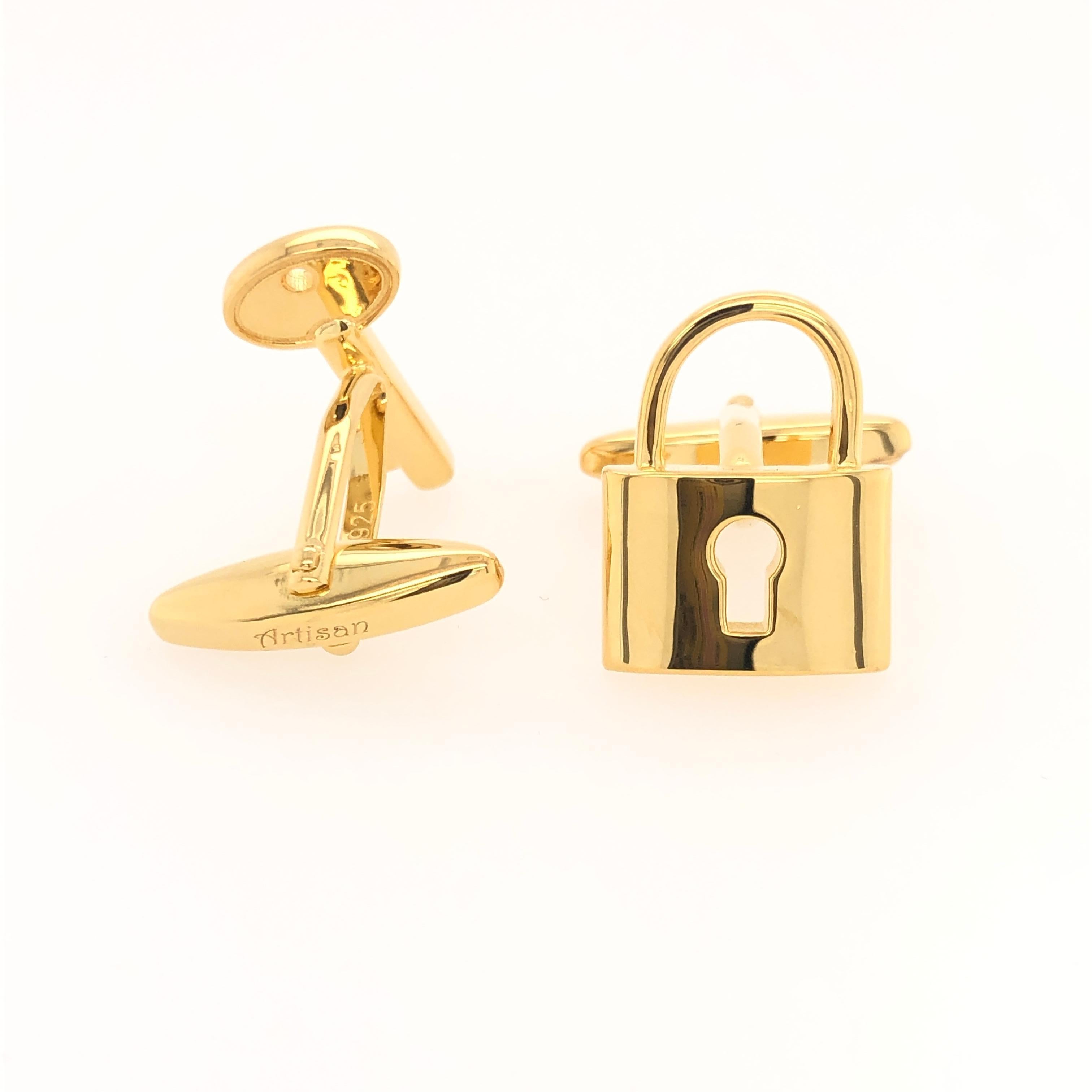 18K gold plated Silver lock and key men's cuff link.

Silver: 10.60 gms
