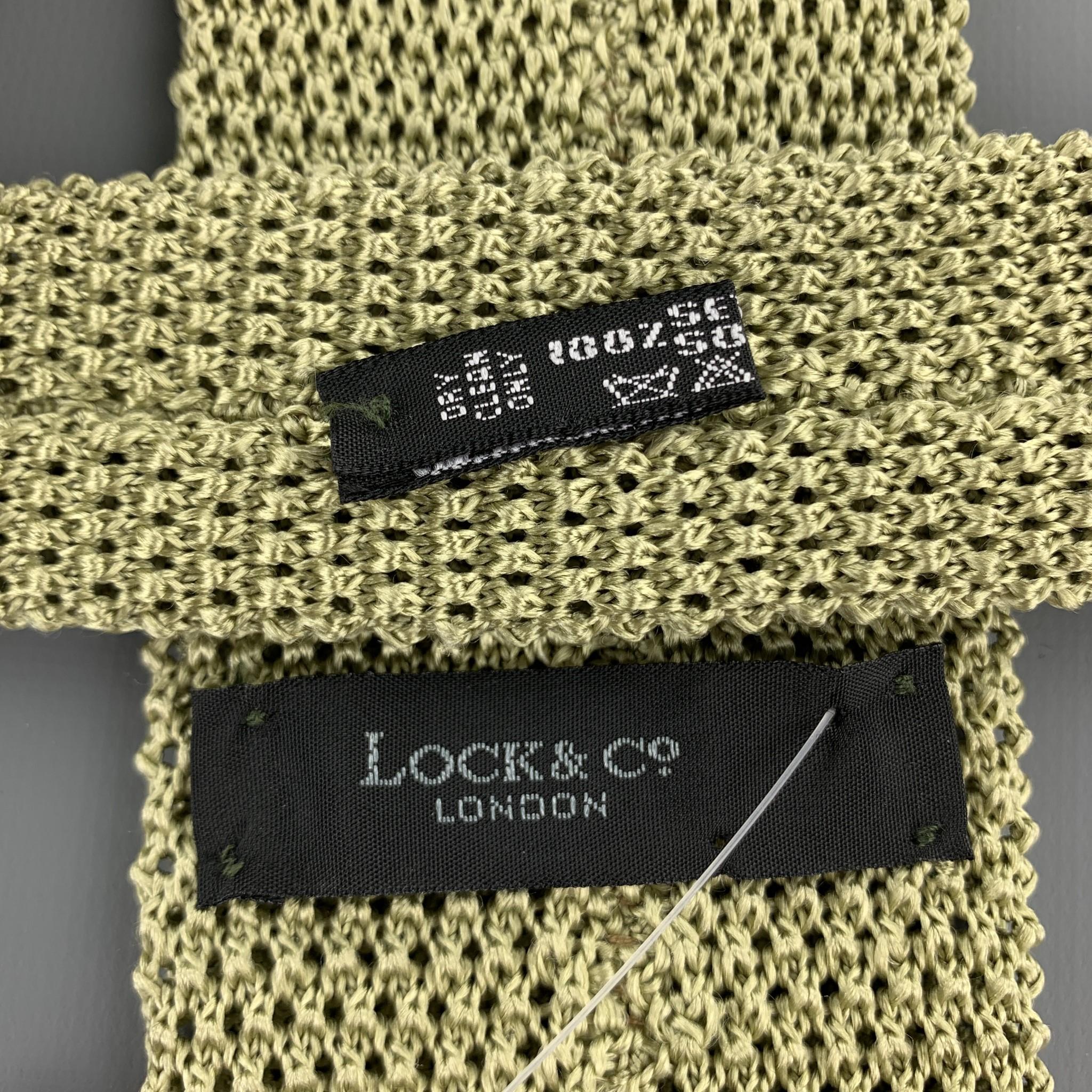 LOCK & CO LONDON Moss Green Silk Textured Knit Tie In Excellent Condition In San Francisco, CA