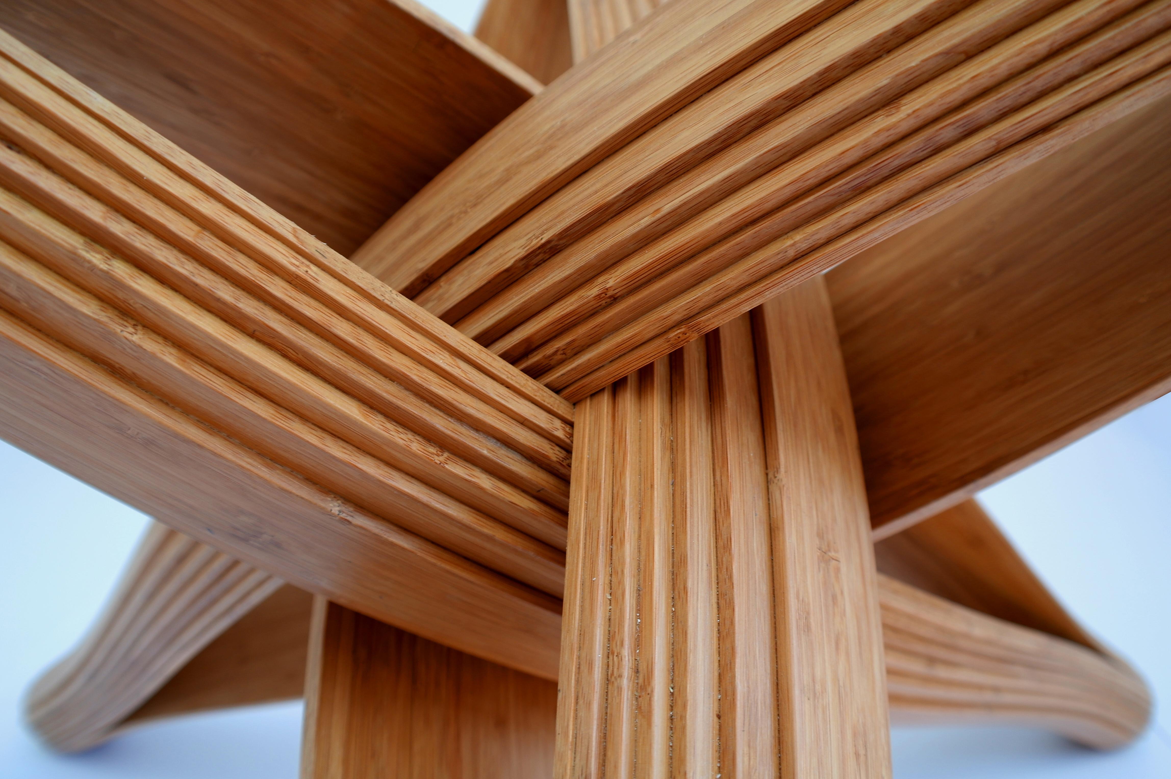 Base de table à manger sculpturale en bambou et caramel en forme de serrure D en vente 4