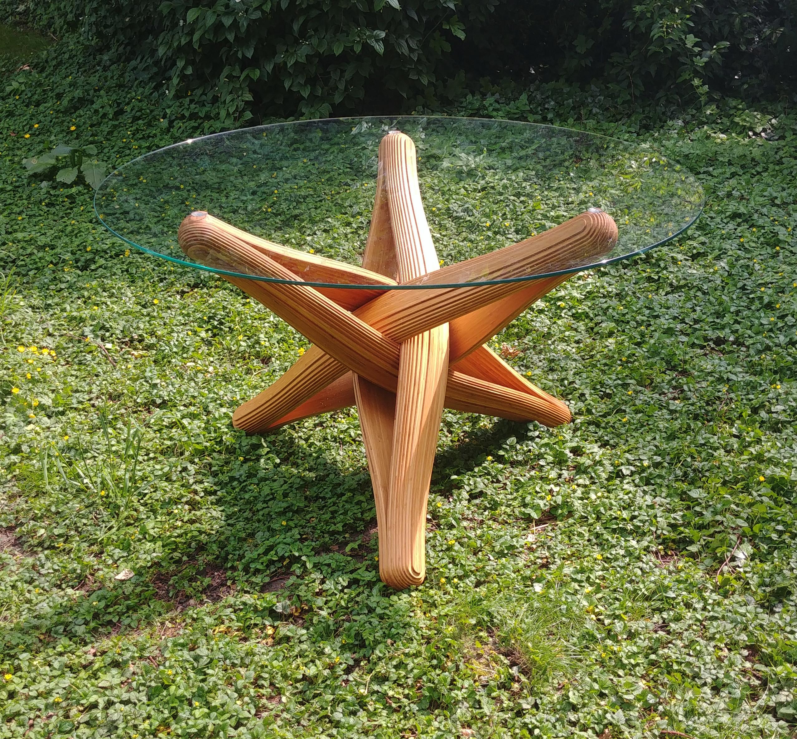 Base de table à manger sculpturale en bambou et caramel en forme de serrure D en vente 6