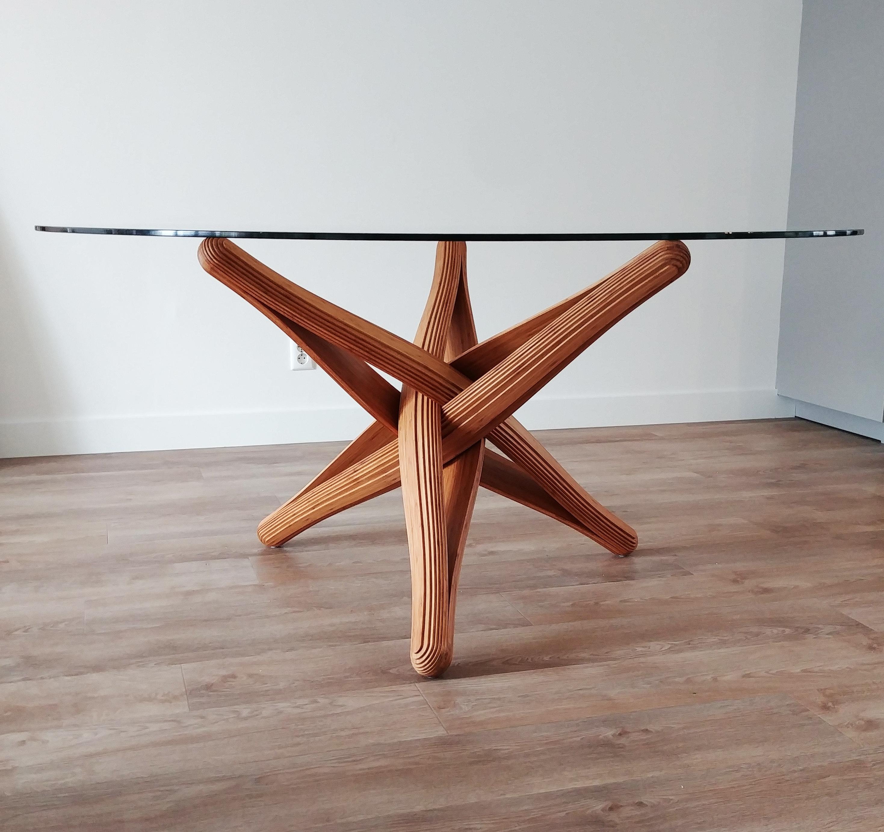 “LOCK” dining table is designed out of the qualities, possibilities and characteristics of its material: bamboo. The frame is build up from pressed layers of flexible bamboo. The shape is formed by the bamboo’s natural bending curve. The layers of