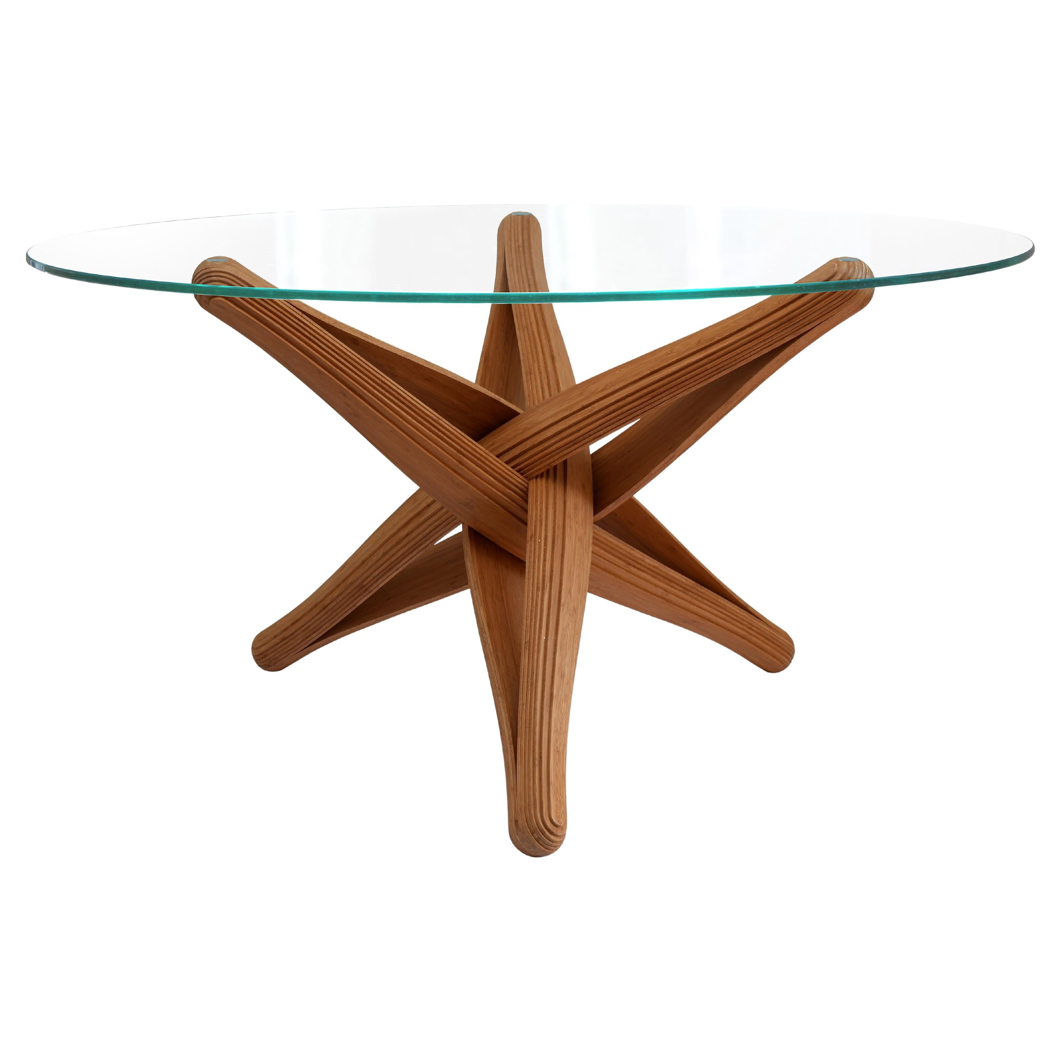 Base de table à manger sculpturale en bambou et caramel en forme de serrure D