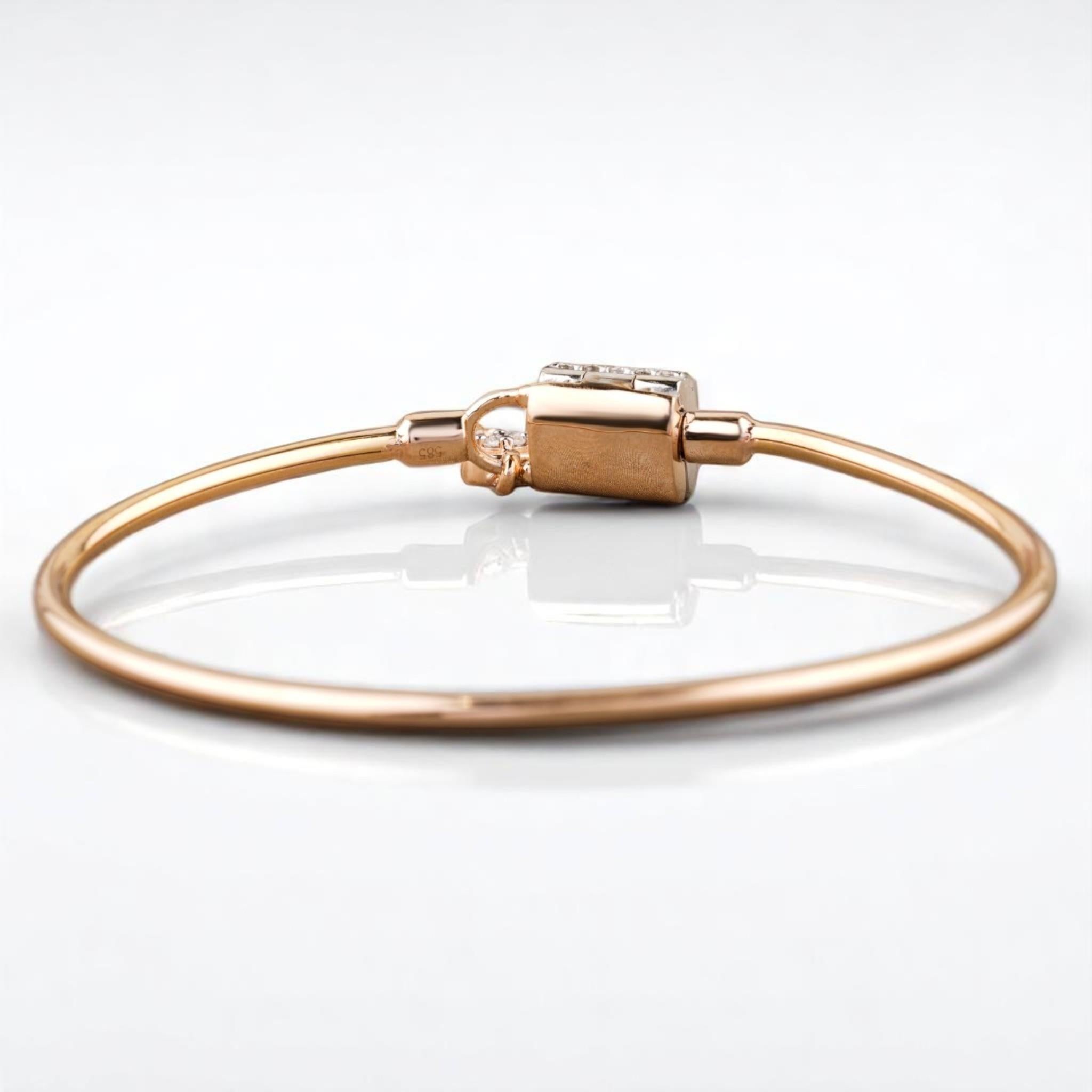 Lock & Key Diamond Bracelet in 14k Solid Gold (Certified) In New Condition For Sale In New Delhi, DL