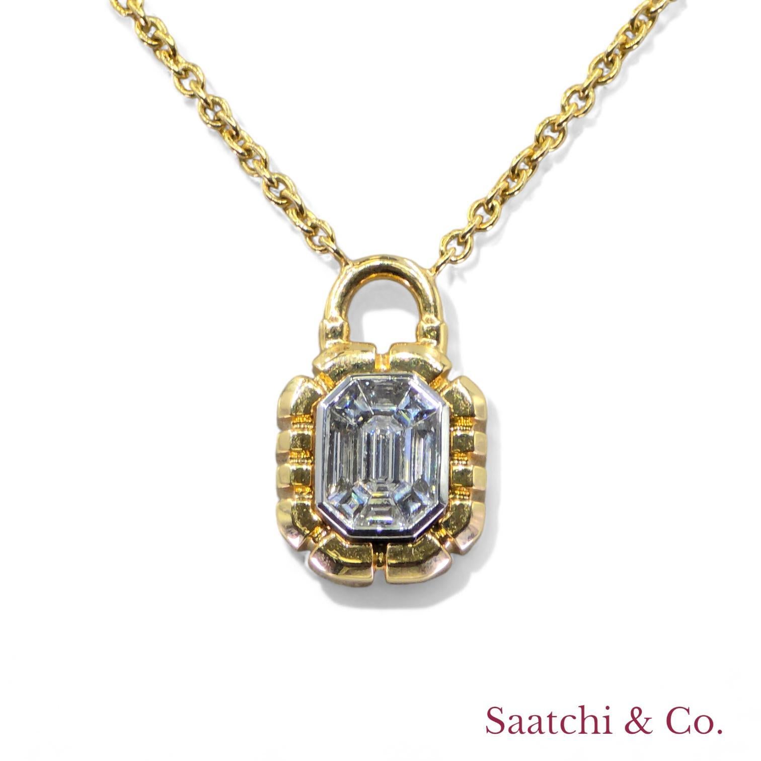 Pendentif en or jaune 18K 750 serti de diamants et d'émeraudes en forme de serrure Neuf - En vente à New York, NY