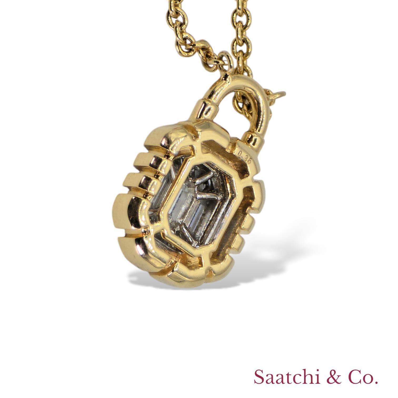Pendentif en or jaune 18K 750 serti de diamants et d'émeraudes en forme de serrure Pour femmes en vente