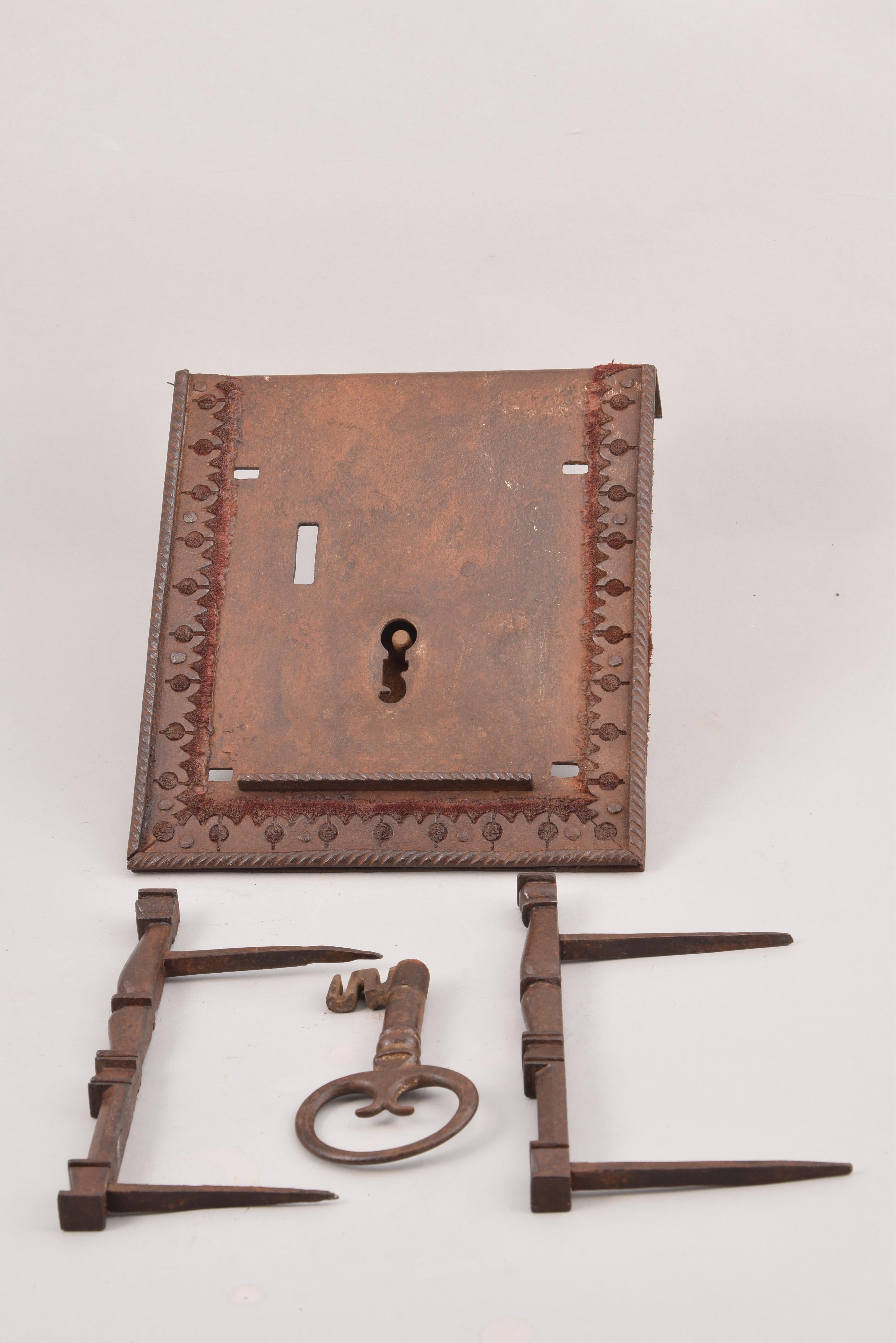 Lock with Key, Wrought Iron 16th-17th Centuries In Fair Condition In Madrid, ES