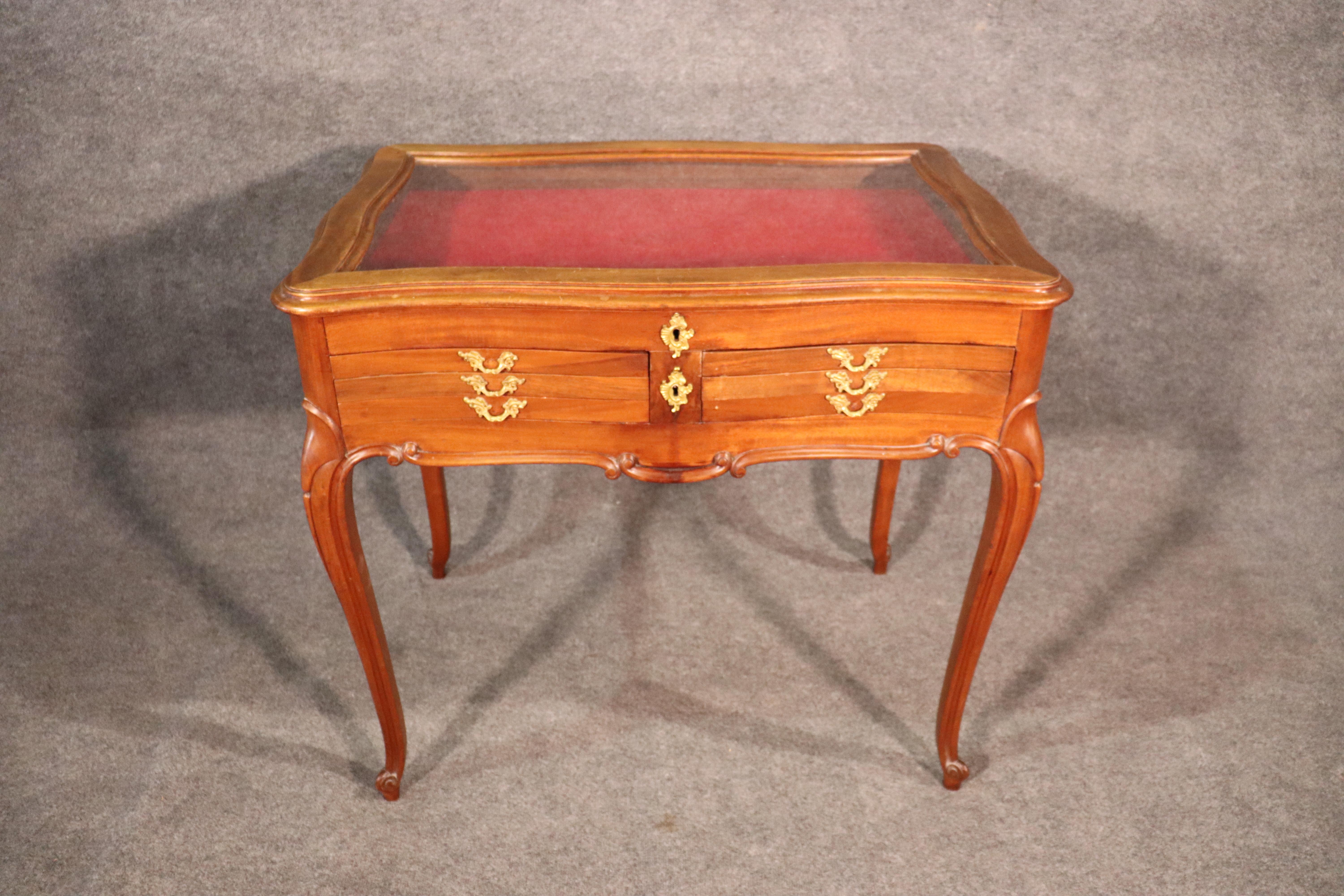 Mid-20th Century Lockable French Louis XV Walnut Jeweler's Display Table Vitrine with Drawers