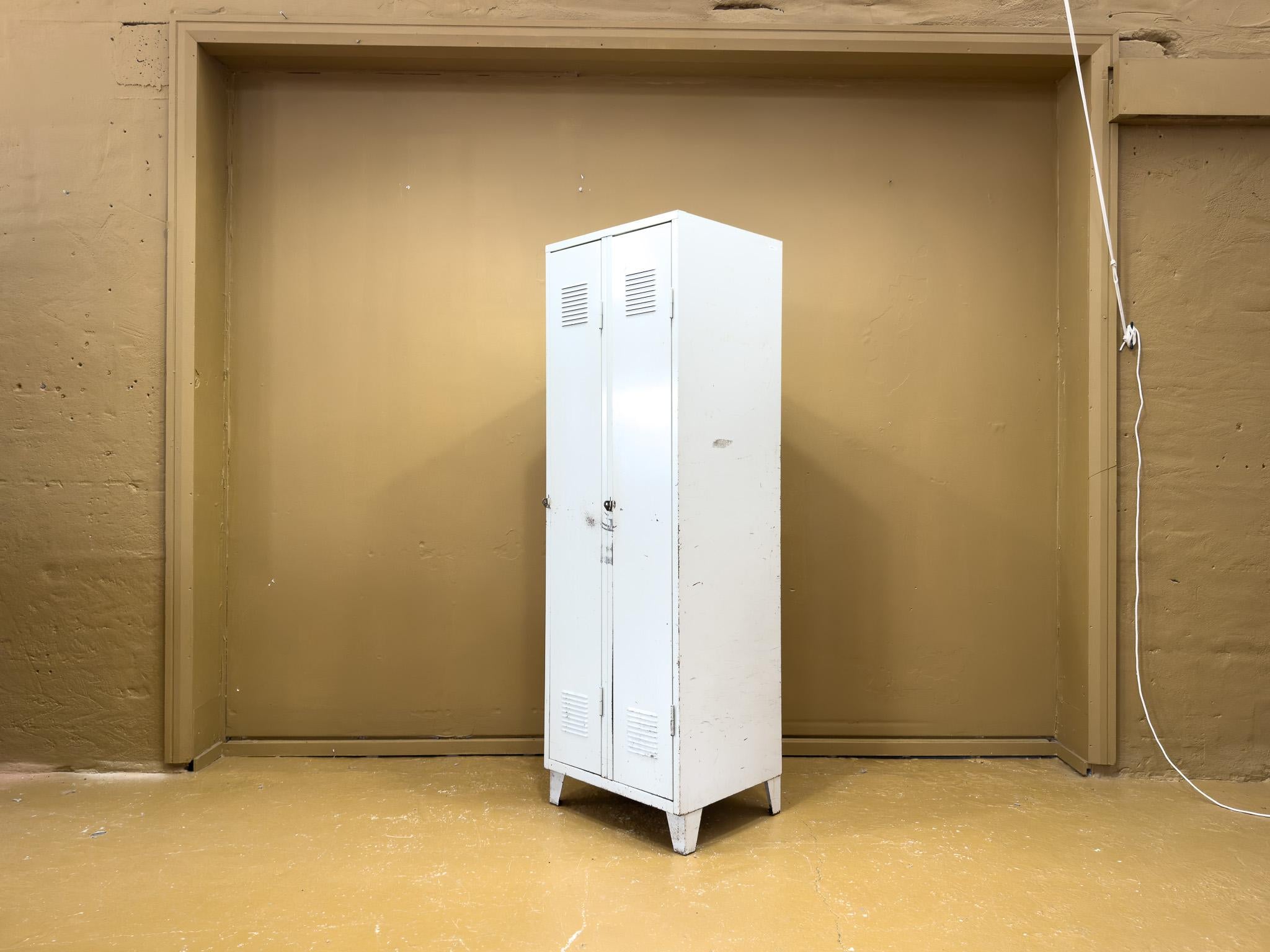 Locker In Good Condition For Sale In London, GB