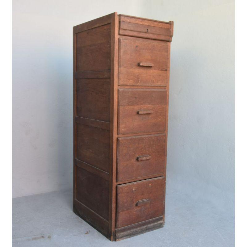 Locker with oak compartment around 1900, height 149 cm, width 62 cm and depth 47 cm.

Additional information:
Style: Art Nouveau
Material: Oak.