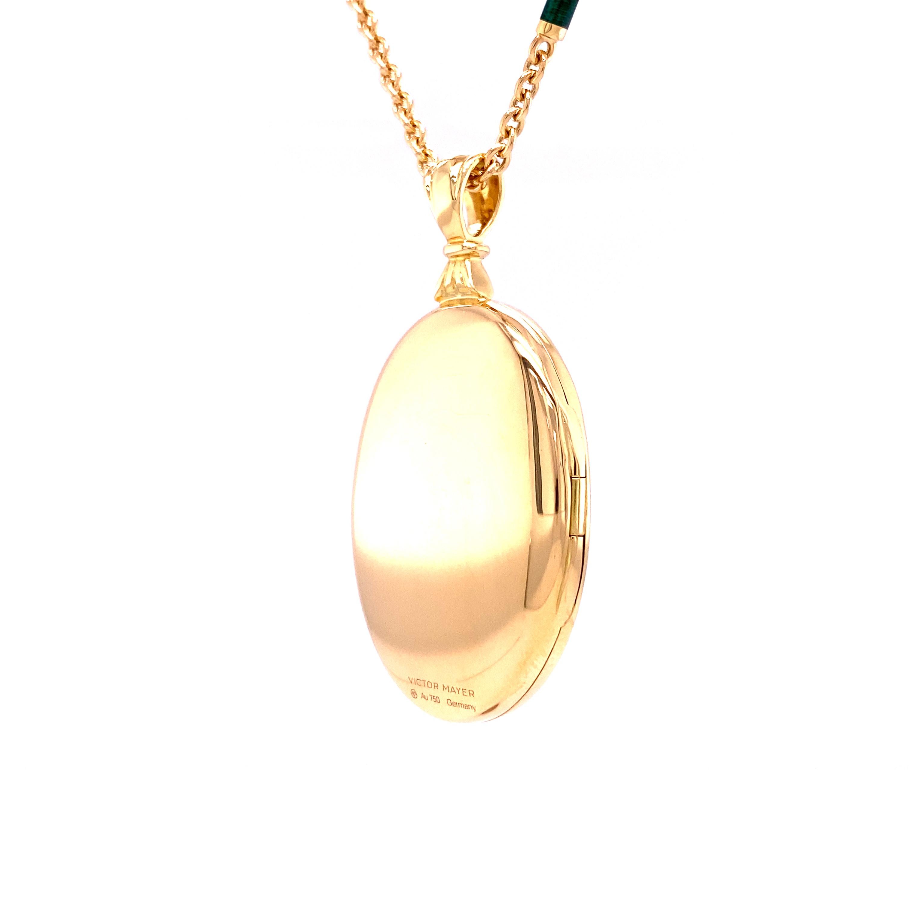 Brilliant Cut Oval Locket Necklace 18k Yellow Gold Green Enamel Guilloche 25 Diamonds 0.29 ct For Sale