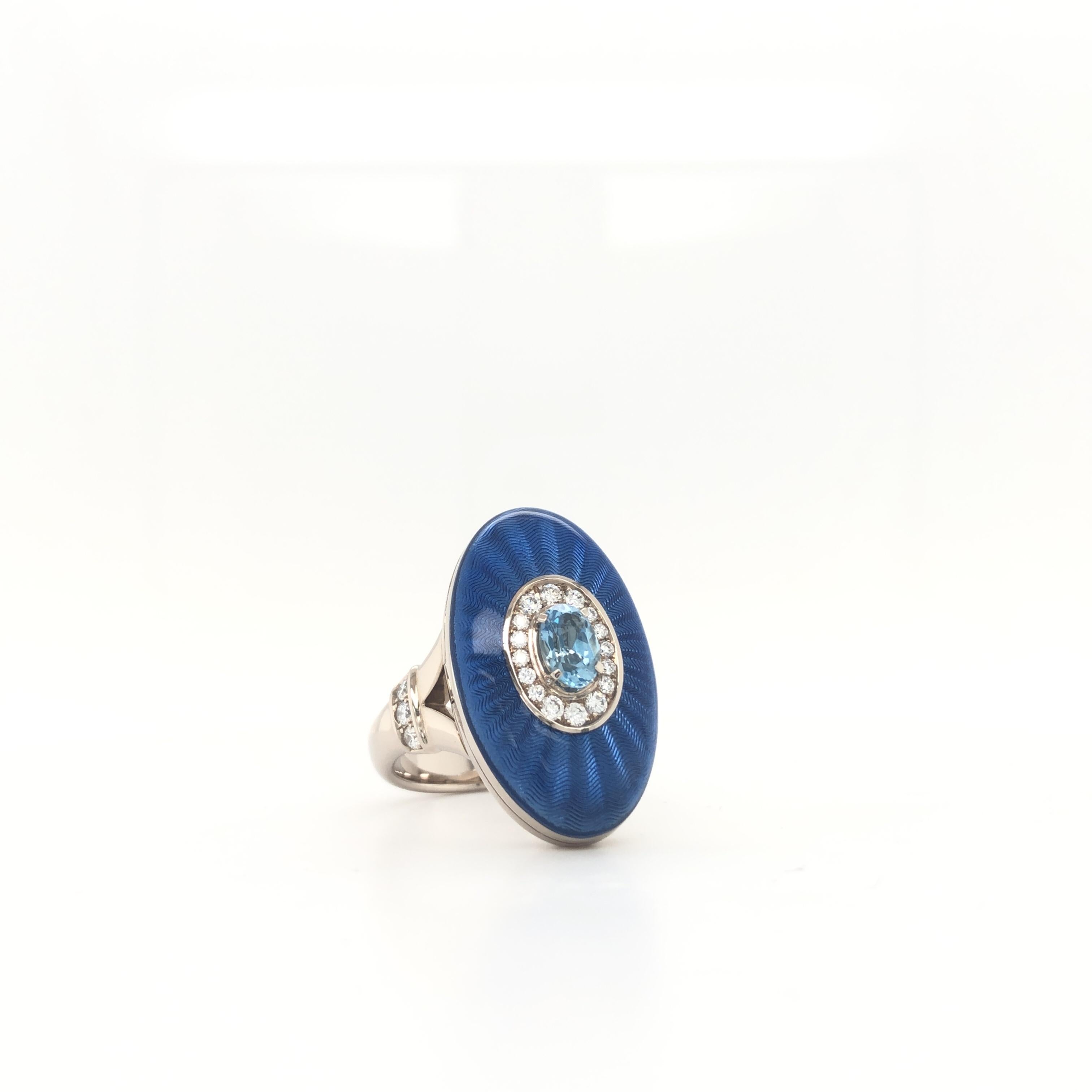 Anello medaglione in smalto blu e oro bianco 18 carati con 22 diamanti e acquamarina ovale in vendita 1