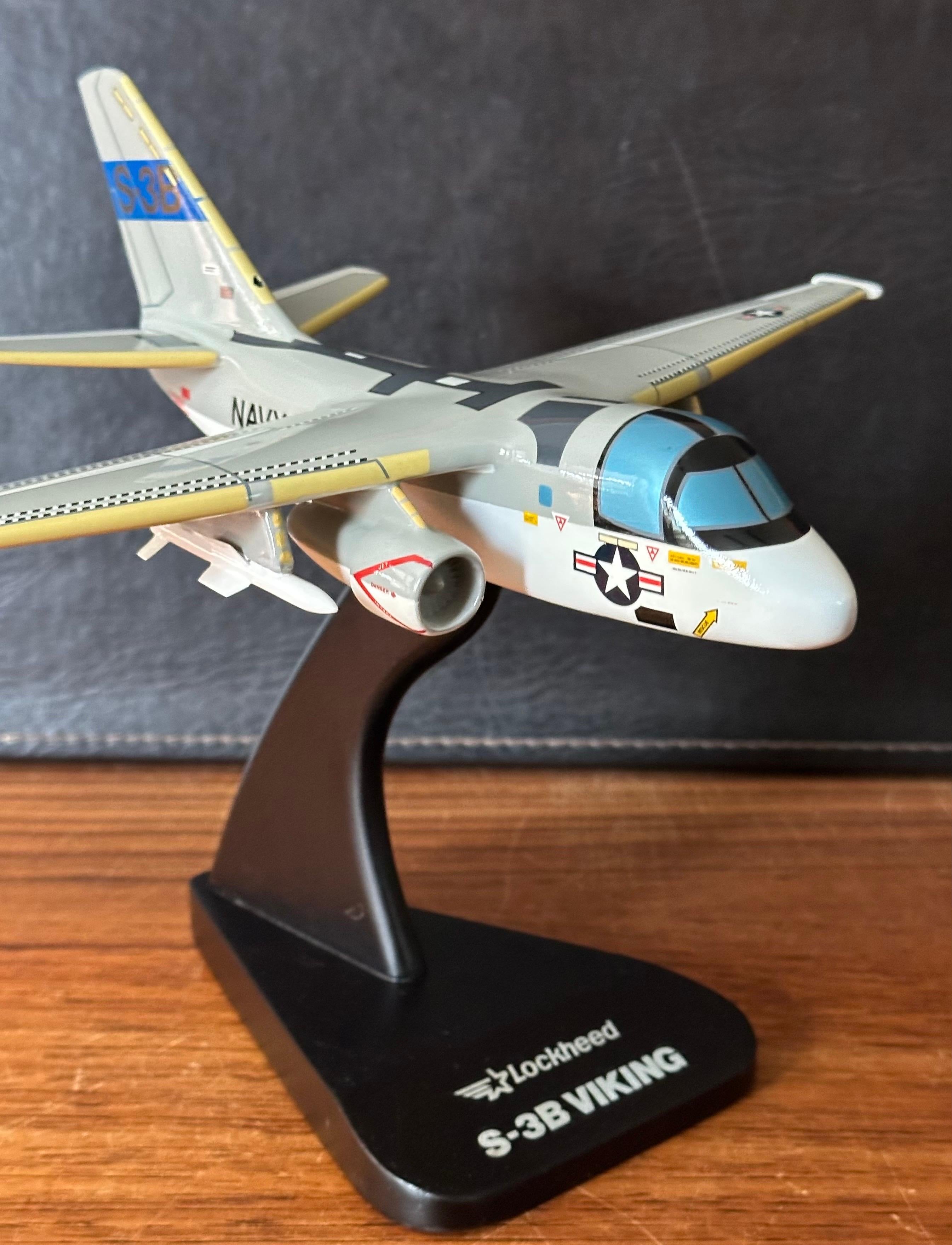 Modello da tavolo Lockheed U.S. Navy S-3B Viking Anti-Submarine Jet /Airplane Contractor in vendita 8