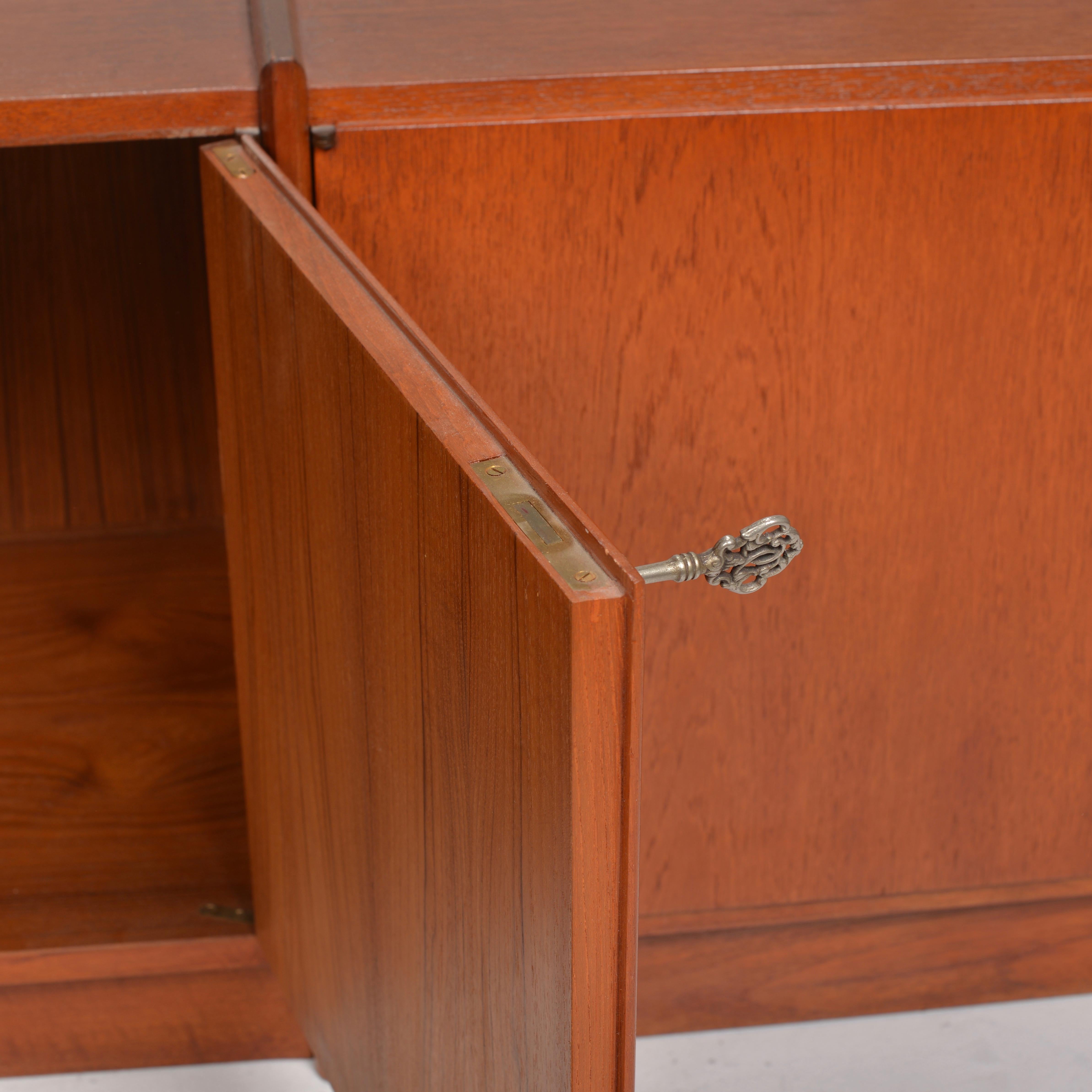 Locking Teak Cabinet Ib Juul Christensen for Arhtur Soltvedt Møbelfabrik For Sale 5