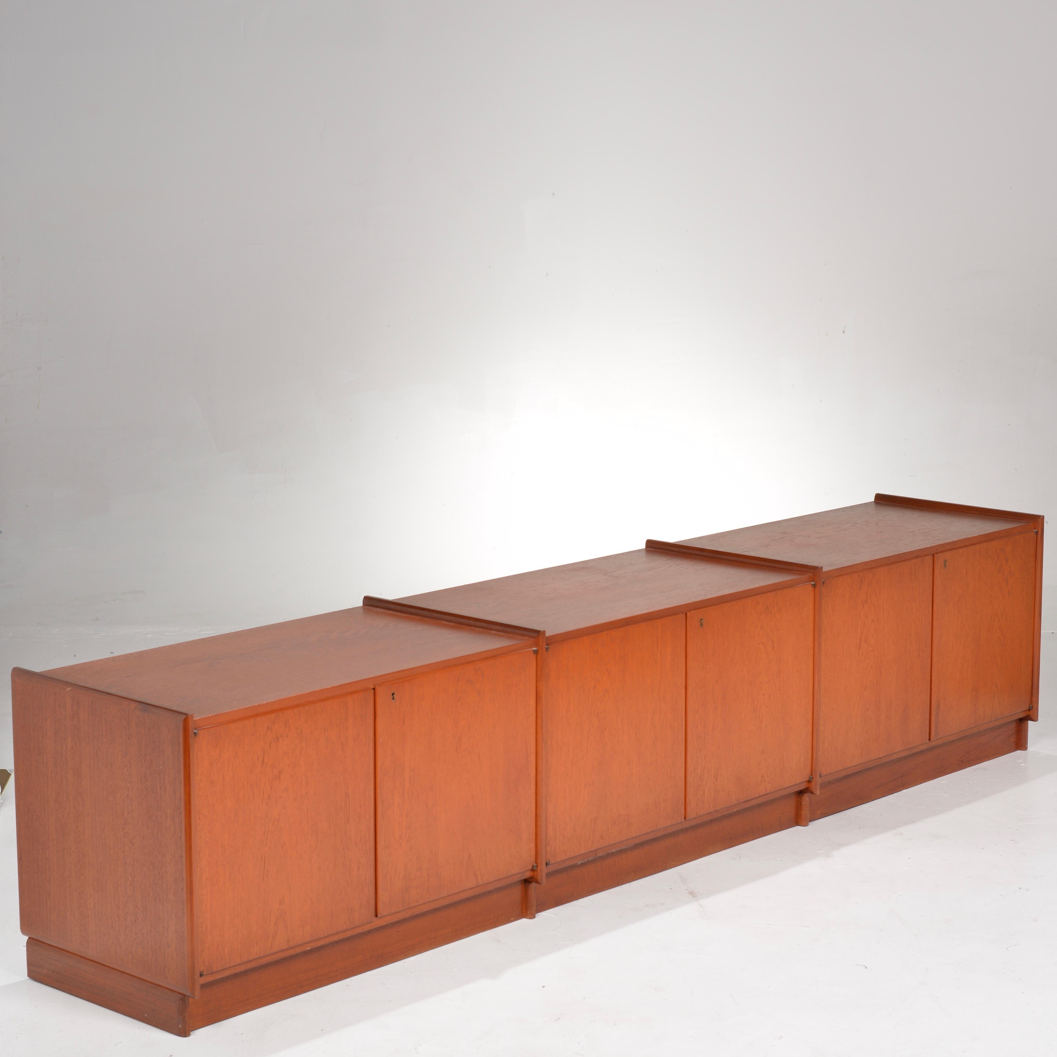 Low and long locking teak cabinet by Ib Juul Christensen for Arhtur Soltvedt Møbelfabrik. Made from beautifully selected teak veneer over solid wood. In excellent original condition.