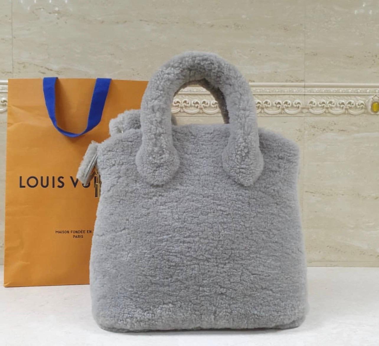 Louis Vuitton Lockit Pulsion Grey Shearling Satchel Bag In Excellent Condition For Sale In Krakow, PL