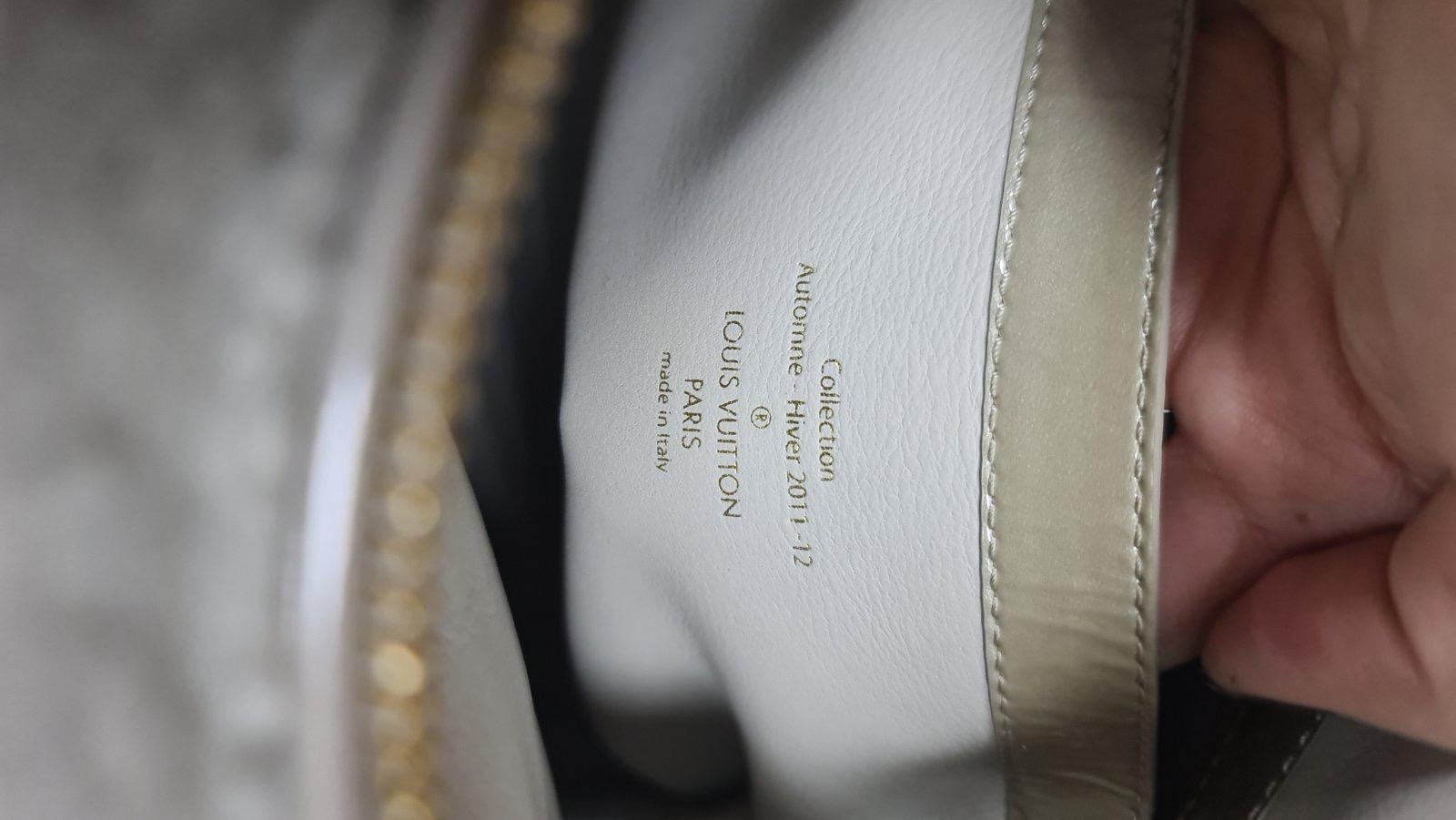 Louis Vuitton Lockit Pulsion Grey Shearling Satchel Bag For Sale 2