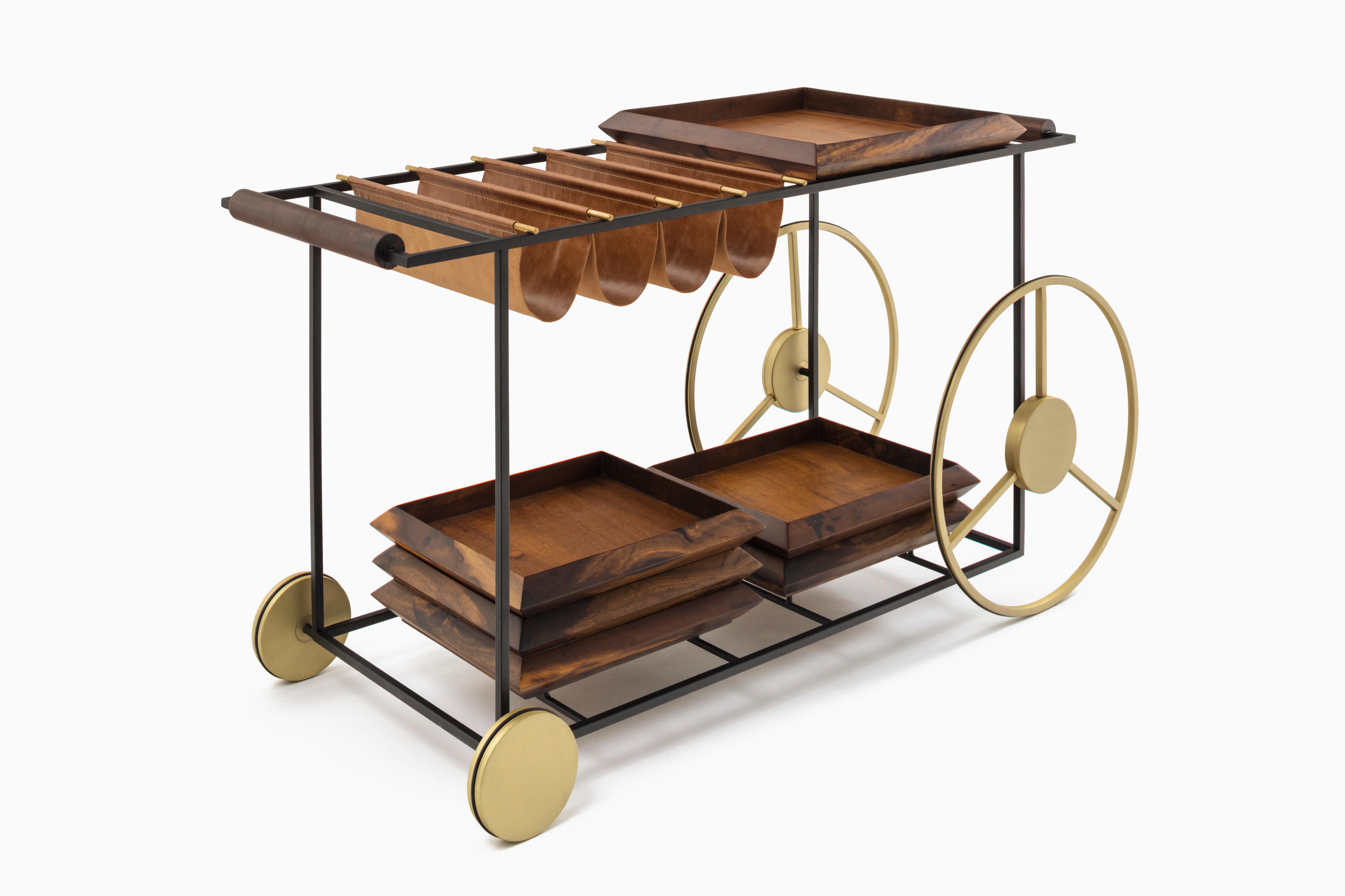 The Locomotive tea cart was developed to rescue the affective memory in families, with simple design and sophisticated materials the tea cart was exposed in the ‘made’, important fair that takes place in São Paulo every year and launches new