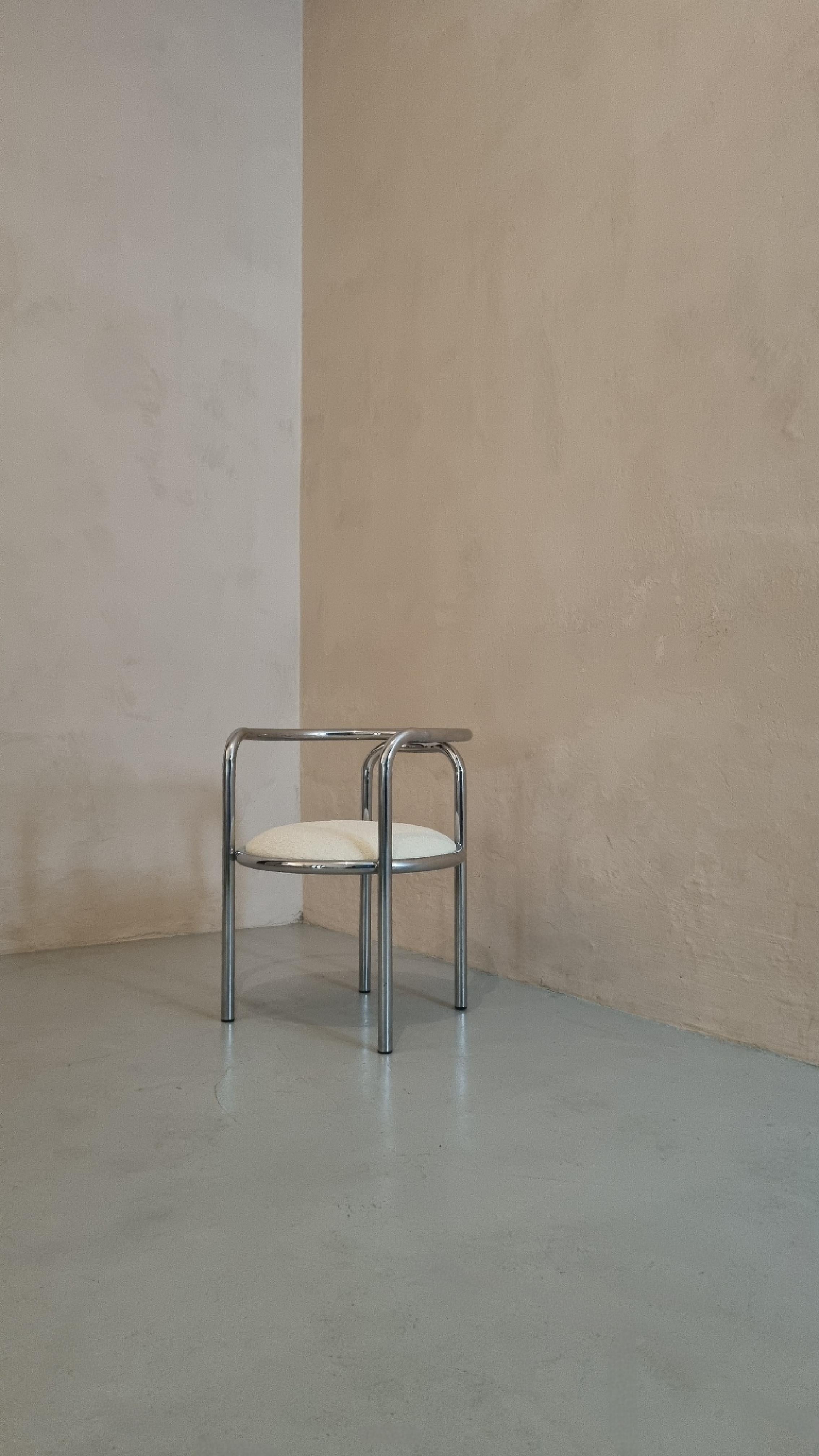 Locus Solus chair designed by Gae Aulenti for Poltronova 1964.
An early production in good condition, restored bouclé seat.
Chrome metal frame, cotton.
The chair has slight defects, in places the chrome plating has blown off.
Trademark of the