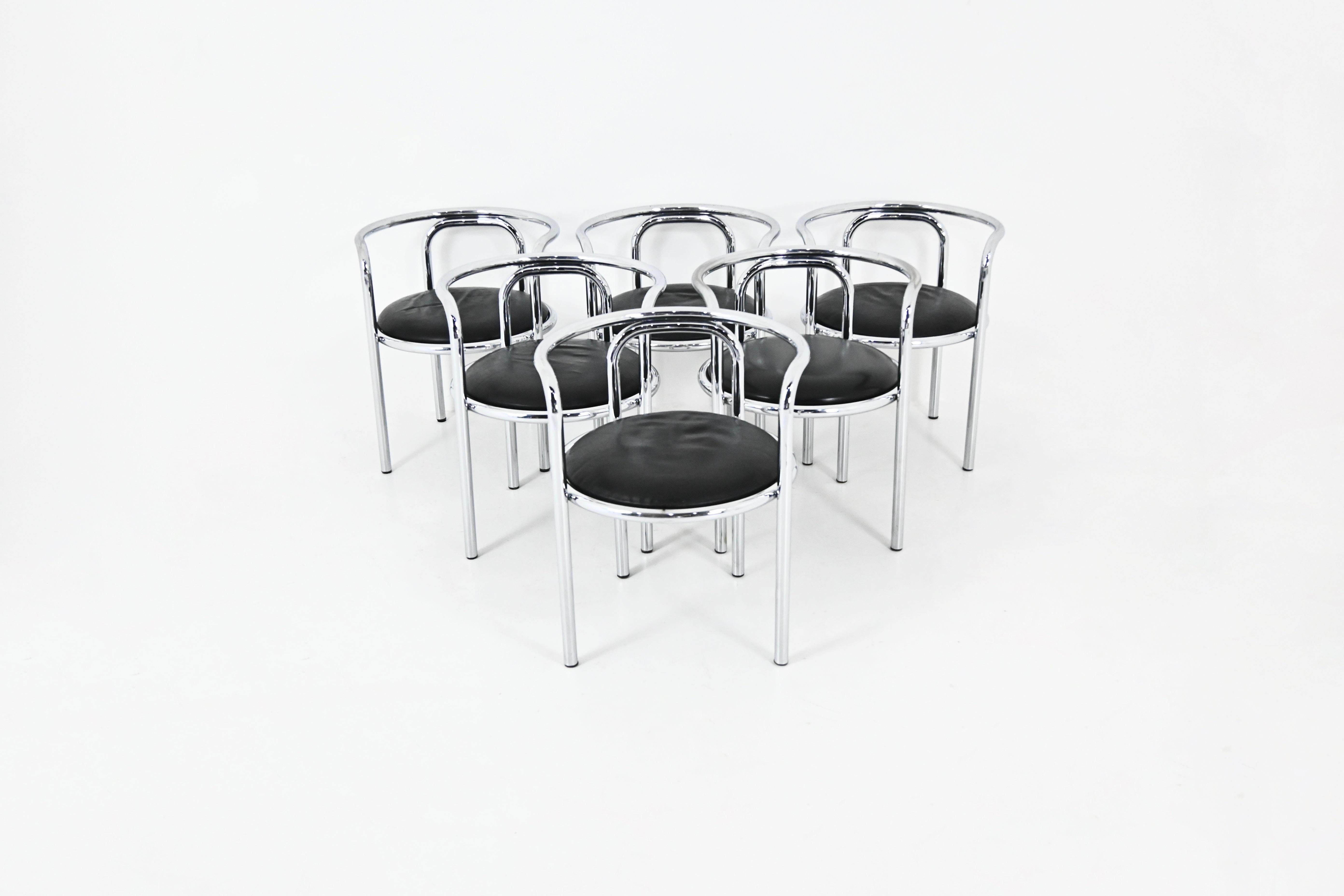 Ensemble de 6 chaises en m�étal chromé et cuir noir conçues par Gae Aulenti dans les années 60. Modèle : Locus Solus. Hauteur du siège : 42 cm. Usure due à l'âge et au temps des chaises.
POUR L'EXPÉDITION, NOUS CONSULTER POUR OBTENIR LE MEILLEUR PRIX
