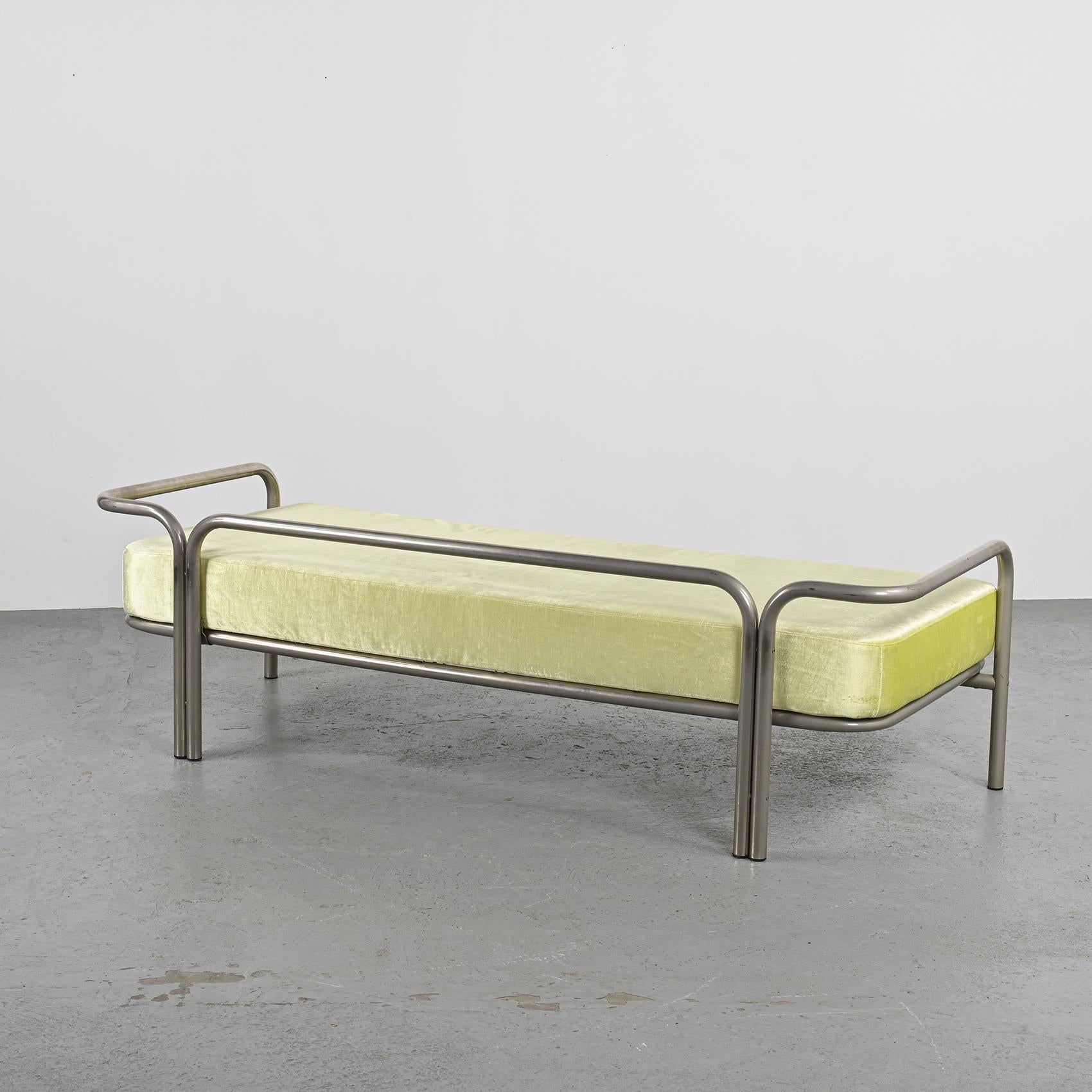 Locus Solus Daybed by Gae Aulenti, circa 1970  For Sale 3