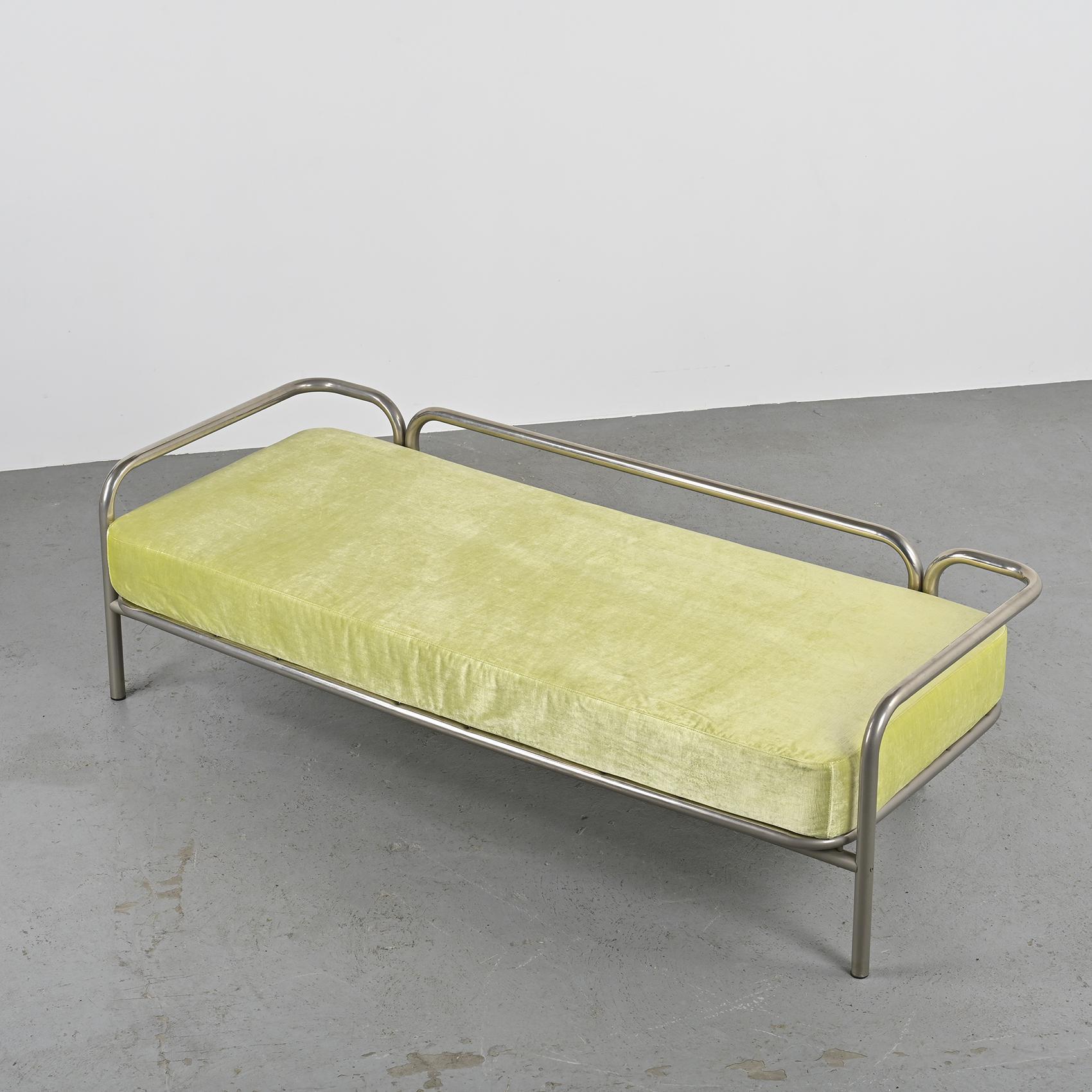 Locus Solus Daybed by Gae Aulenti, circa 1970  For Sale 6