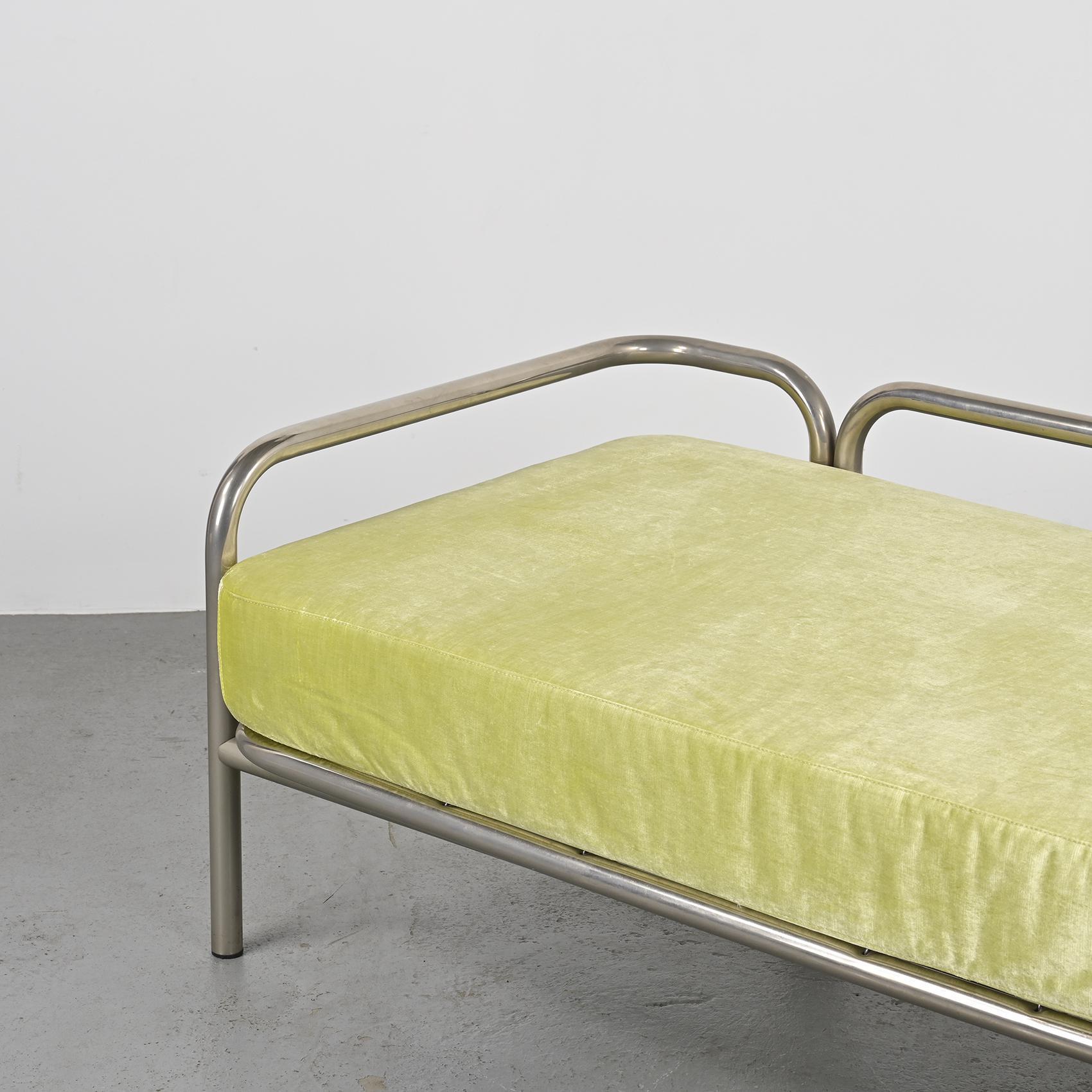 Locus Solus Daybed by Gae Aulenti, circa 1970  For Sale 1