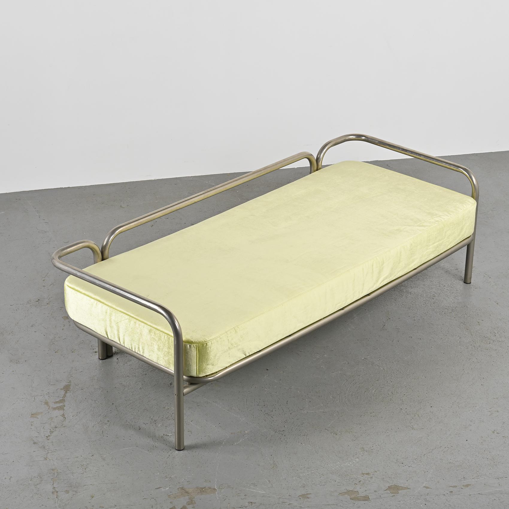 Locus Solus Daybed by Gae Aulenti, circa 1970  For Sale 2