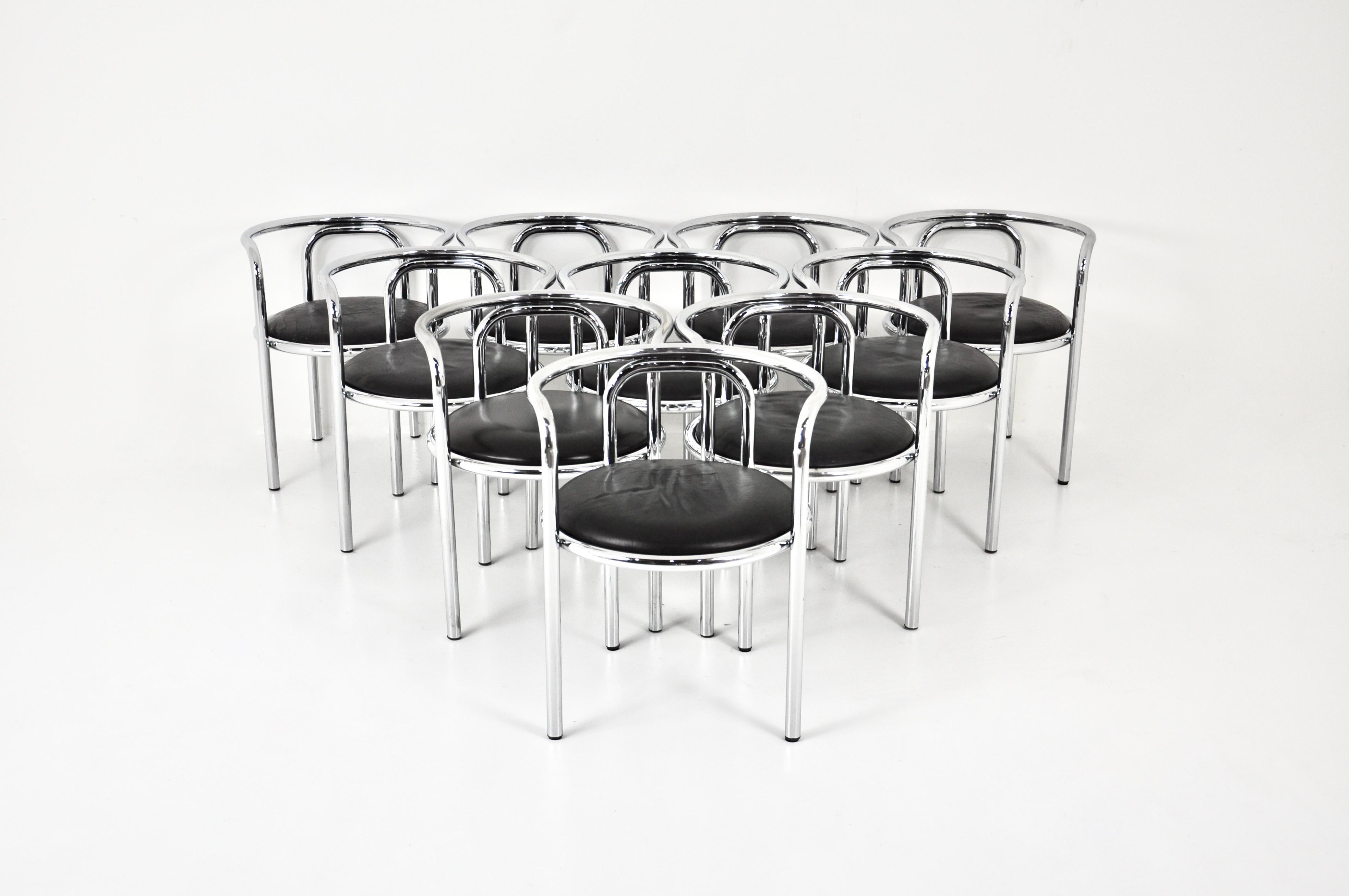 Set di 10 sedie in metallo cromato e pelle nera disegnate da Gae Aulenti negli anni '60. Model No: Locus Solus. Altezza della seduta: 42 cm. Usura dovuta all'età e al tempo delle sedie.
