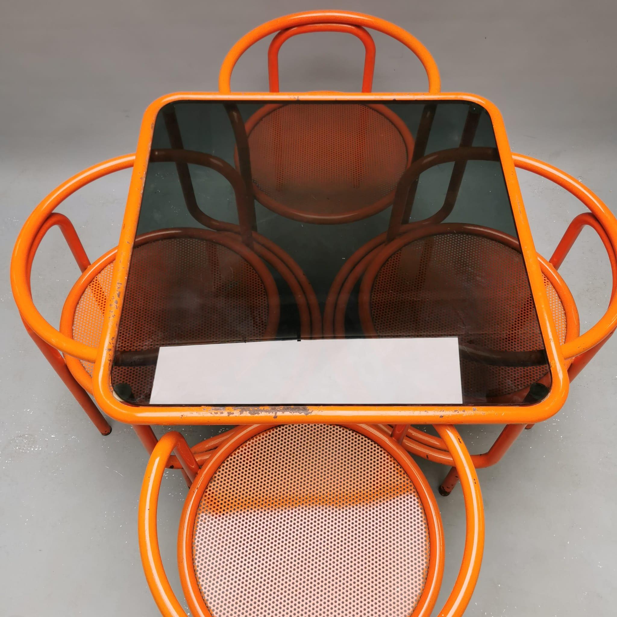 Post-Modern Locus Solus, Gae Aulenti, Orange Set with 4 Chairs For Sale