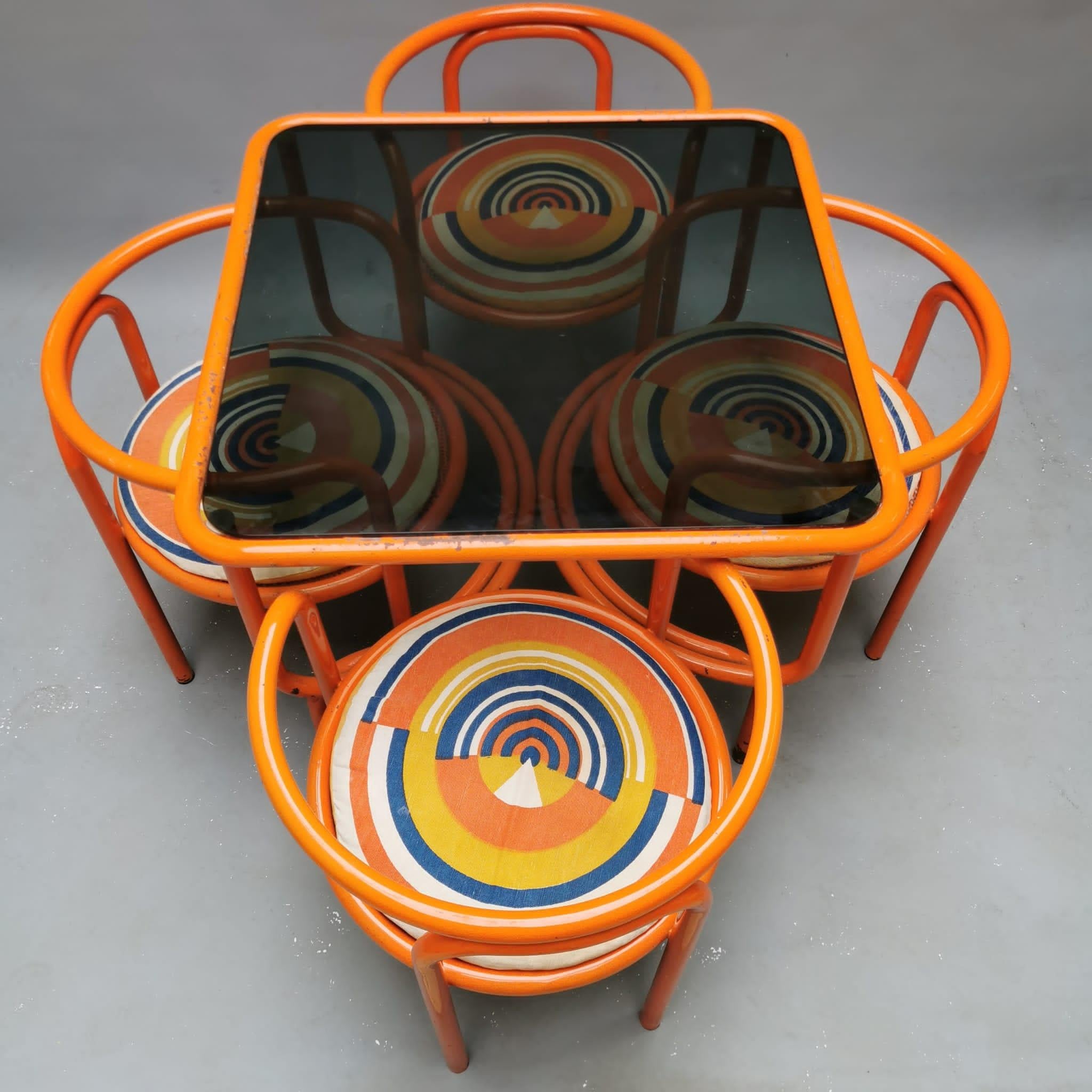 Locus Solus, Gae Aulenti, Orange Set with 4 Chairs In Fair Condition For Sale In Milano, Lombardia