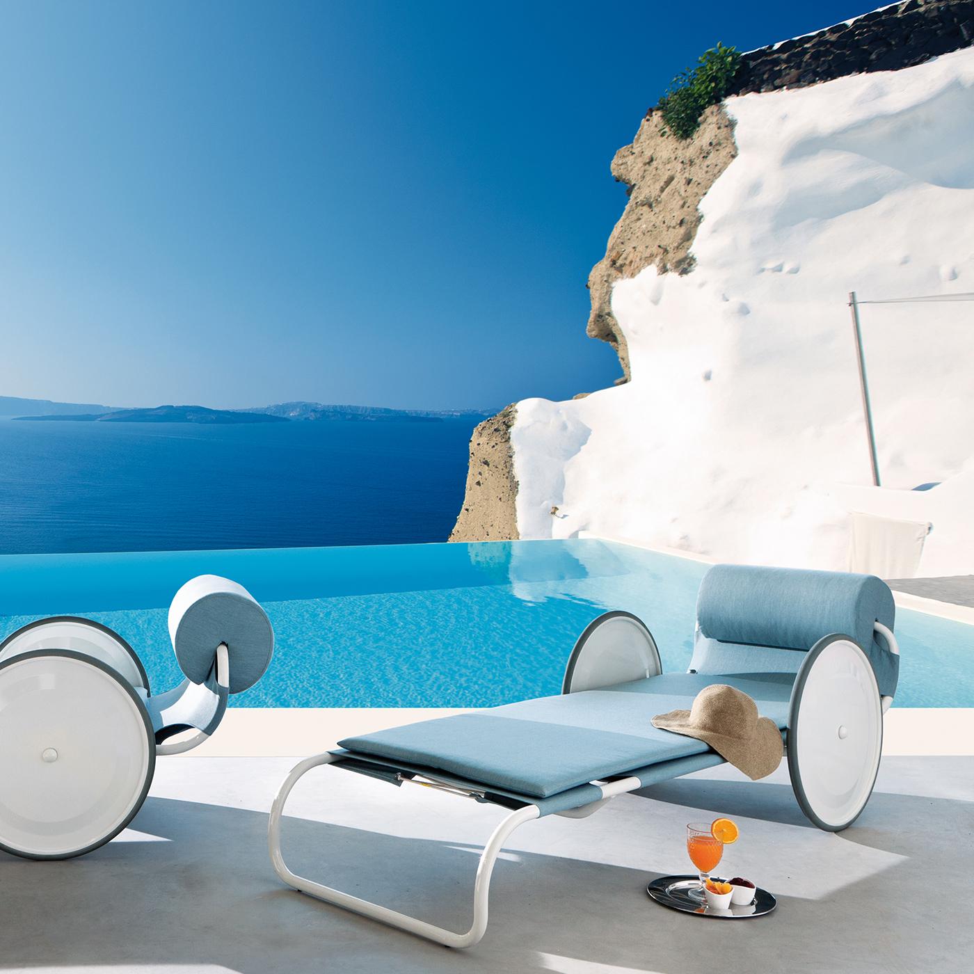 Defined by an unmistakable 1960s style and an architectural silhouette, this sun lounger is from the iconic Locus Solus Collection of outdoor furniture, designed by Gae Aulenti in 1964 and relaunched by Exteta in 2016. Stylish yet functional, sturdy