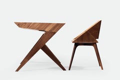 Scrivania in legno "Locust" di Alexandre Caldas