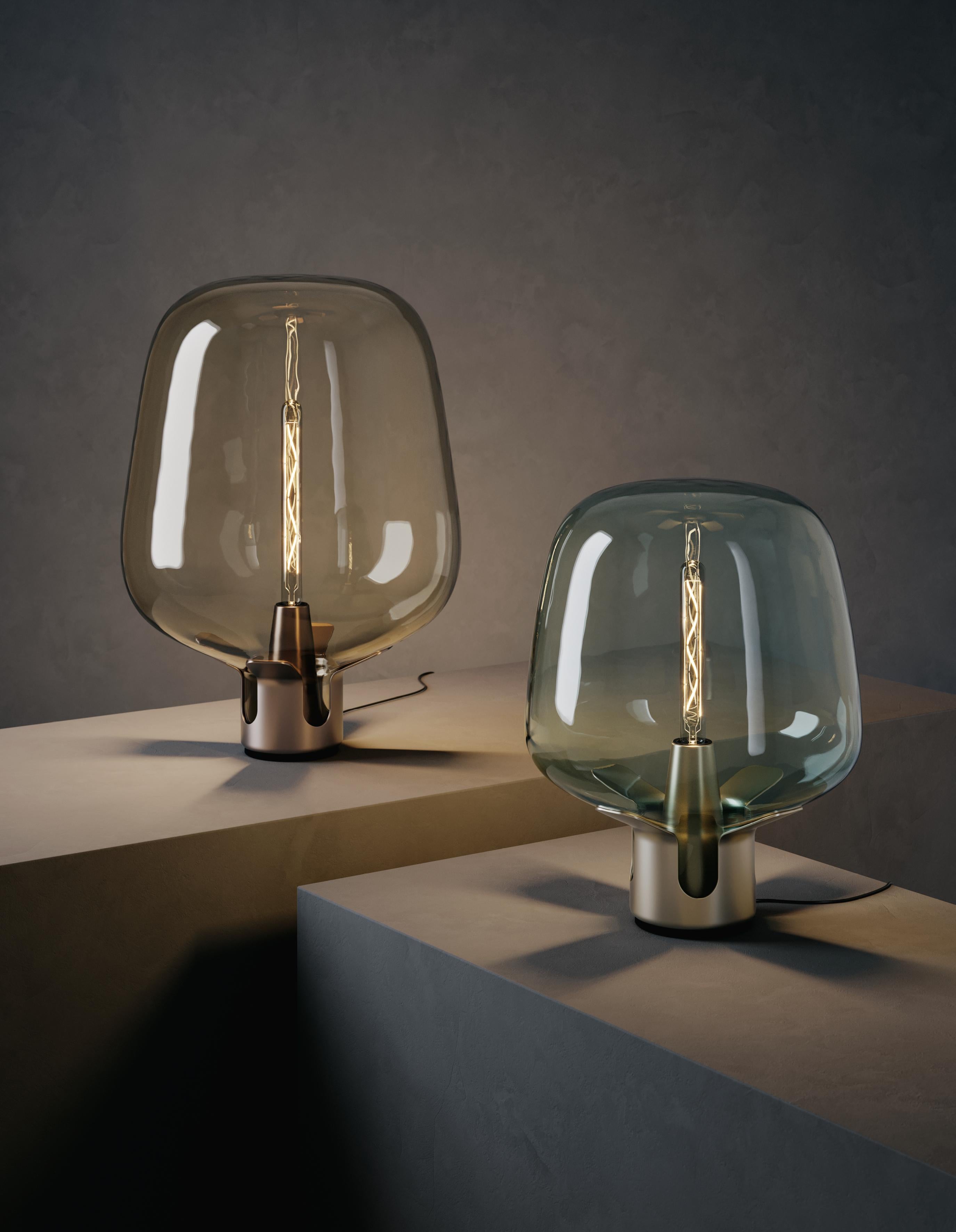 The name Flar evokes images of a flare or ‘flamboiement’ in French – an intense blaze or burst of light. Highly impactful in its simplicity, Flar is a floor and table lamp that does not go unnoticed.

Inspired by traditional storm lanterns which use